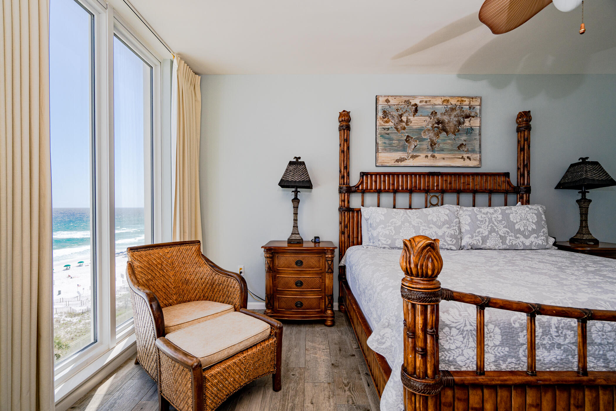 SILVER BEACH TOWERS - Residential