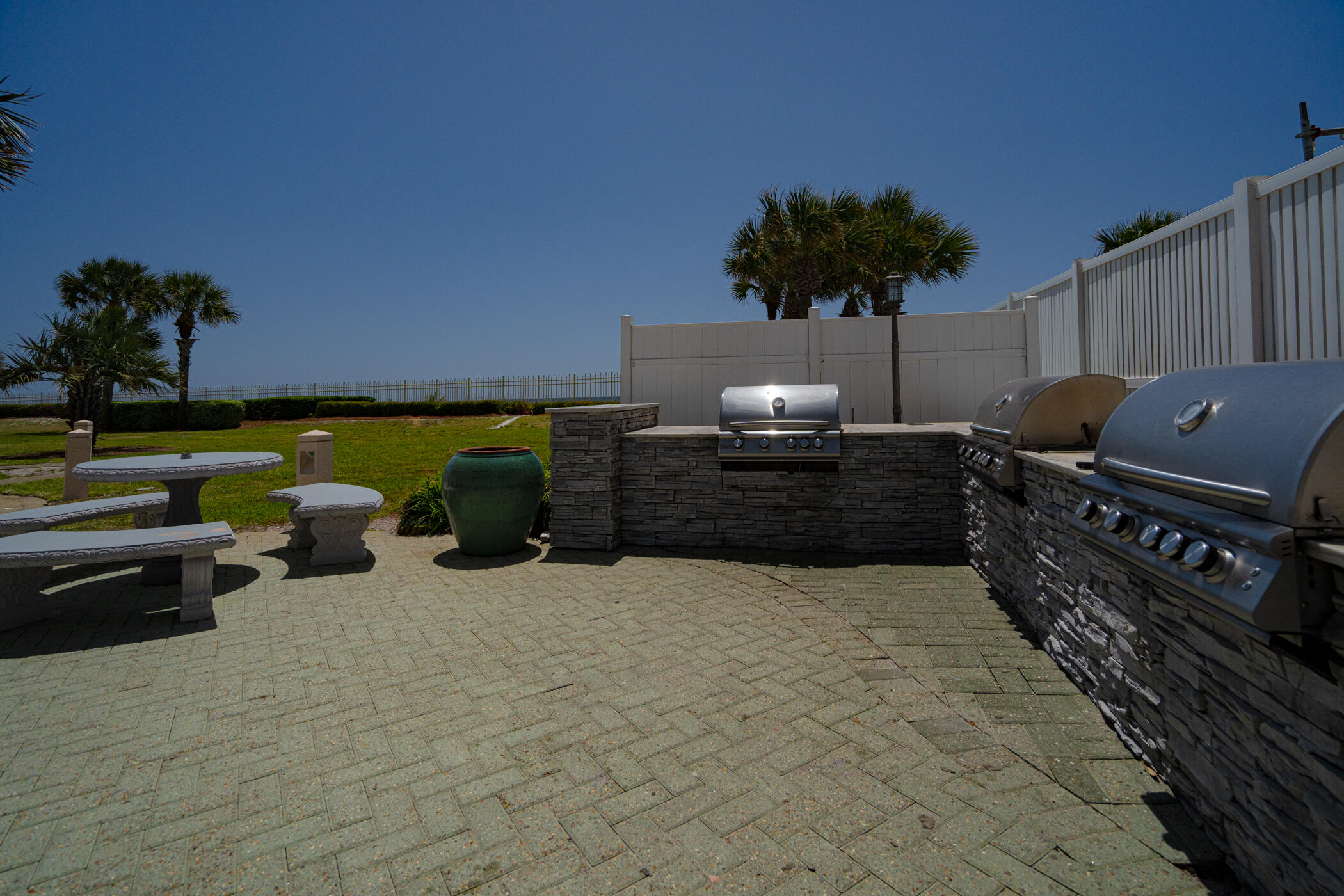 SILVER BEACH TOWERS - Residential