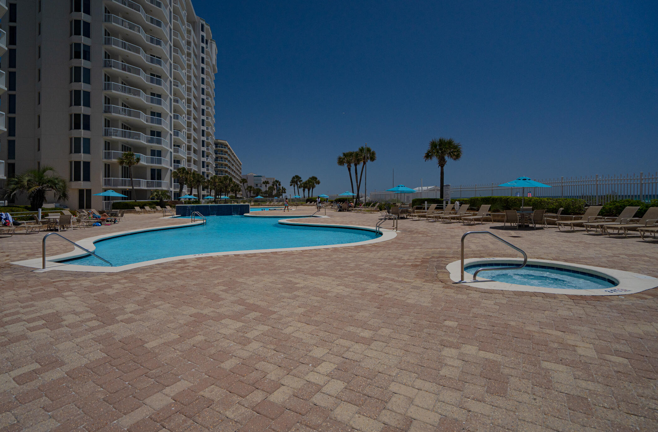 SILVER BEACH TOWERS - Residential