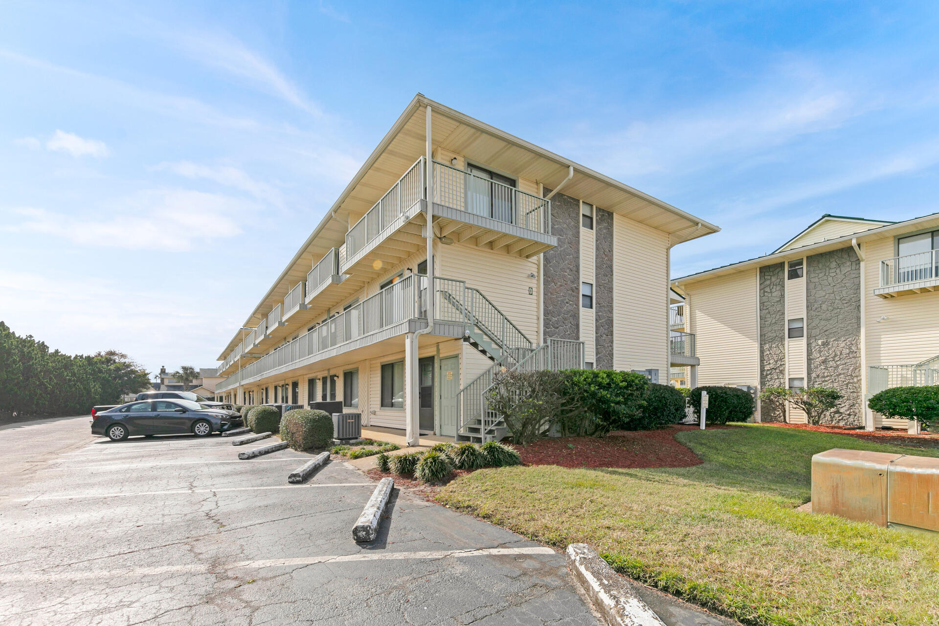 SANDPRINTS CONDO - Residential