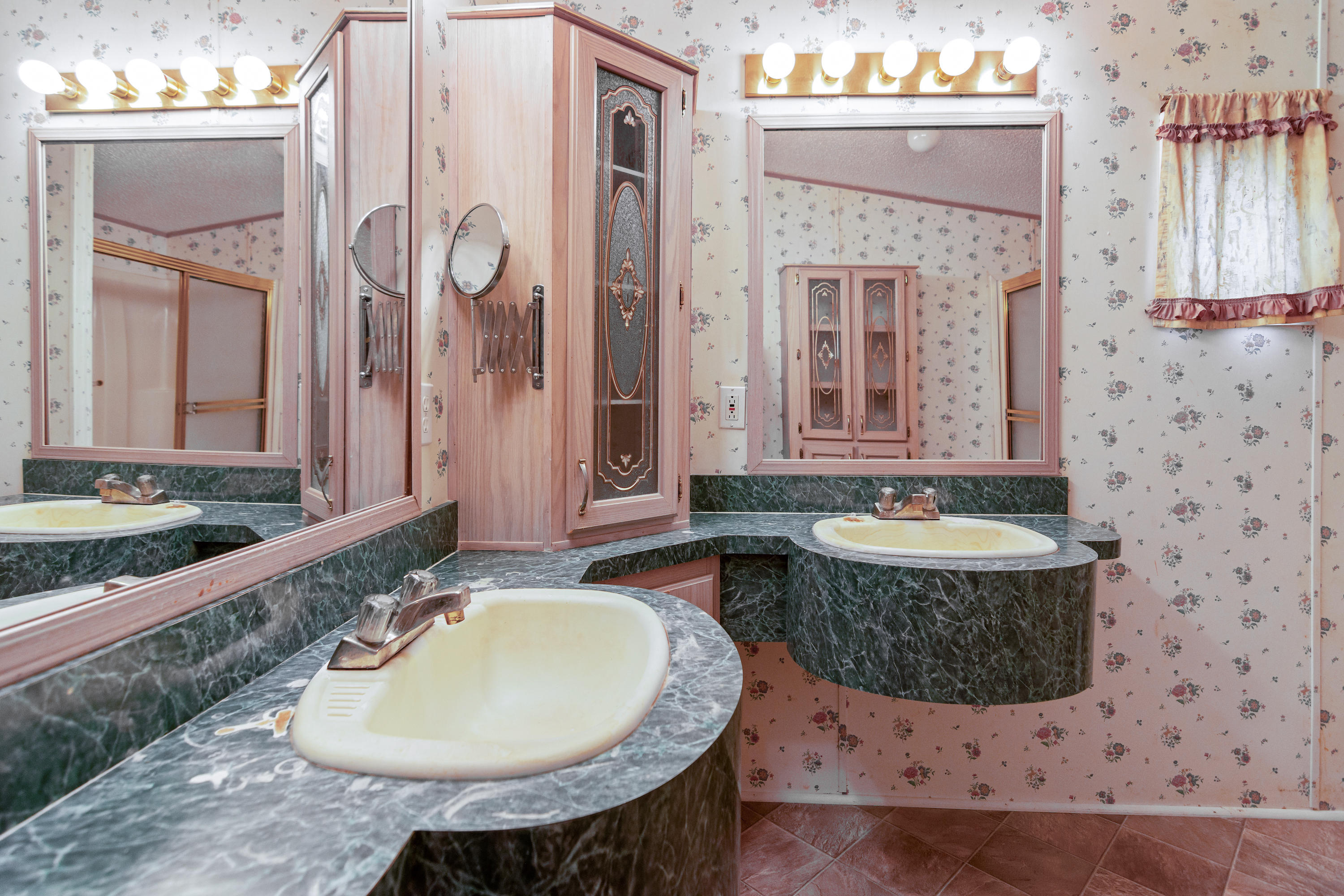 OAKWOOD HILLS UNIT 1 - Residential