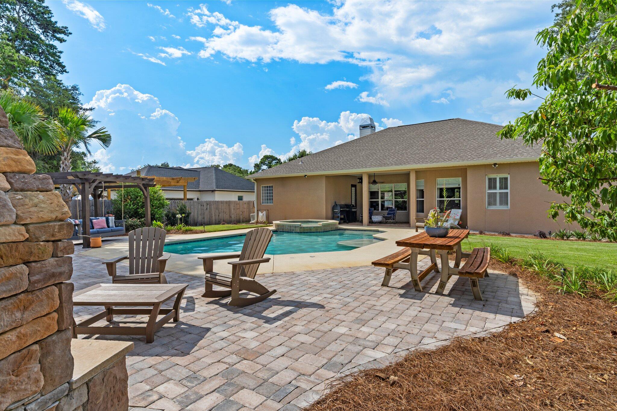 WINDSOR FOREST - Residential