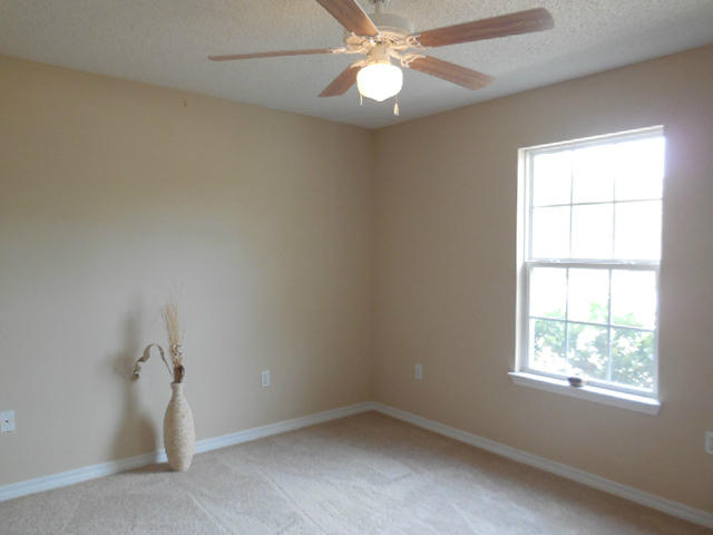 OAKWOOD LAKES ESTATES - Residential