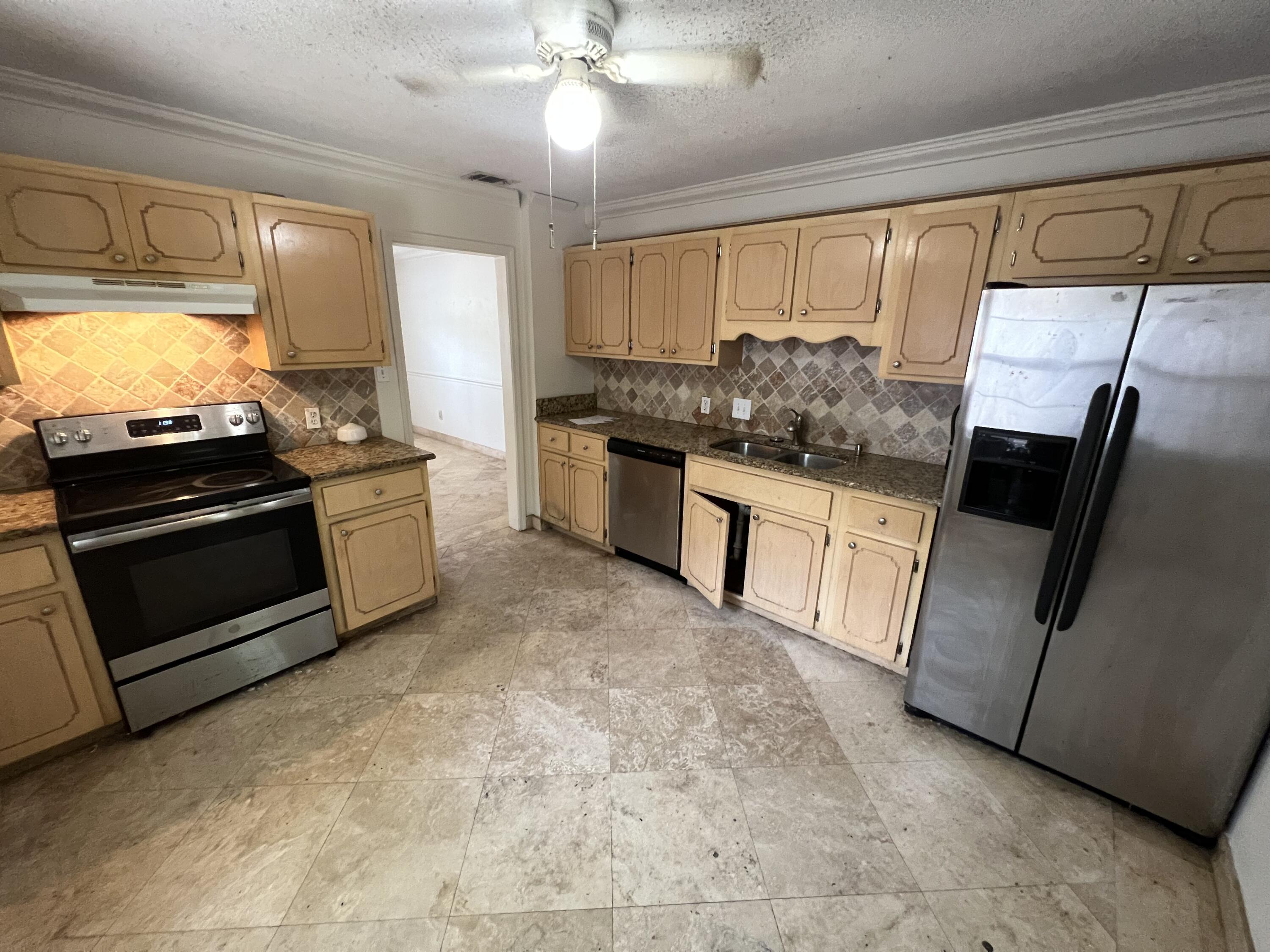 RE S/D PART ELLIOTT PT LOT 12 BLK A - Residential