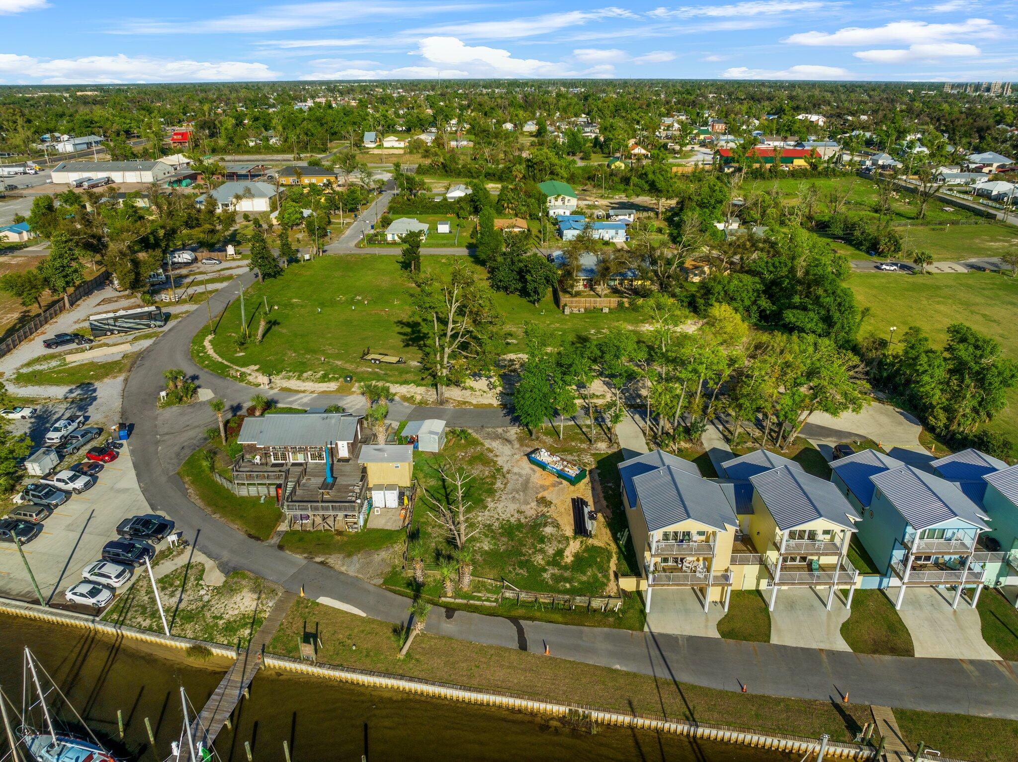 OAKRIDGE - Land