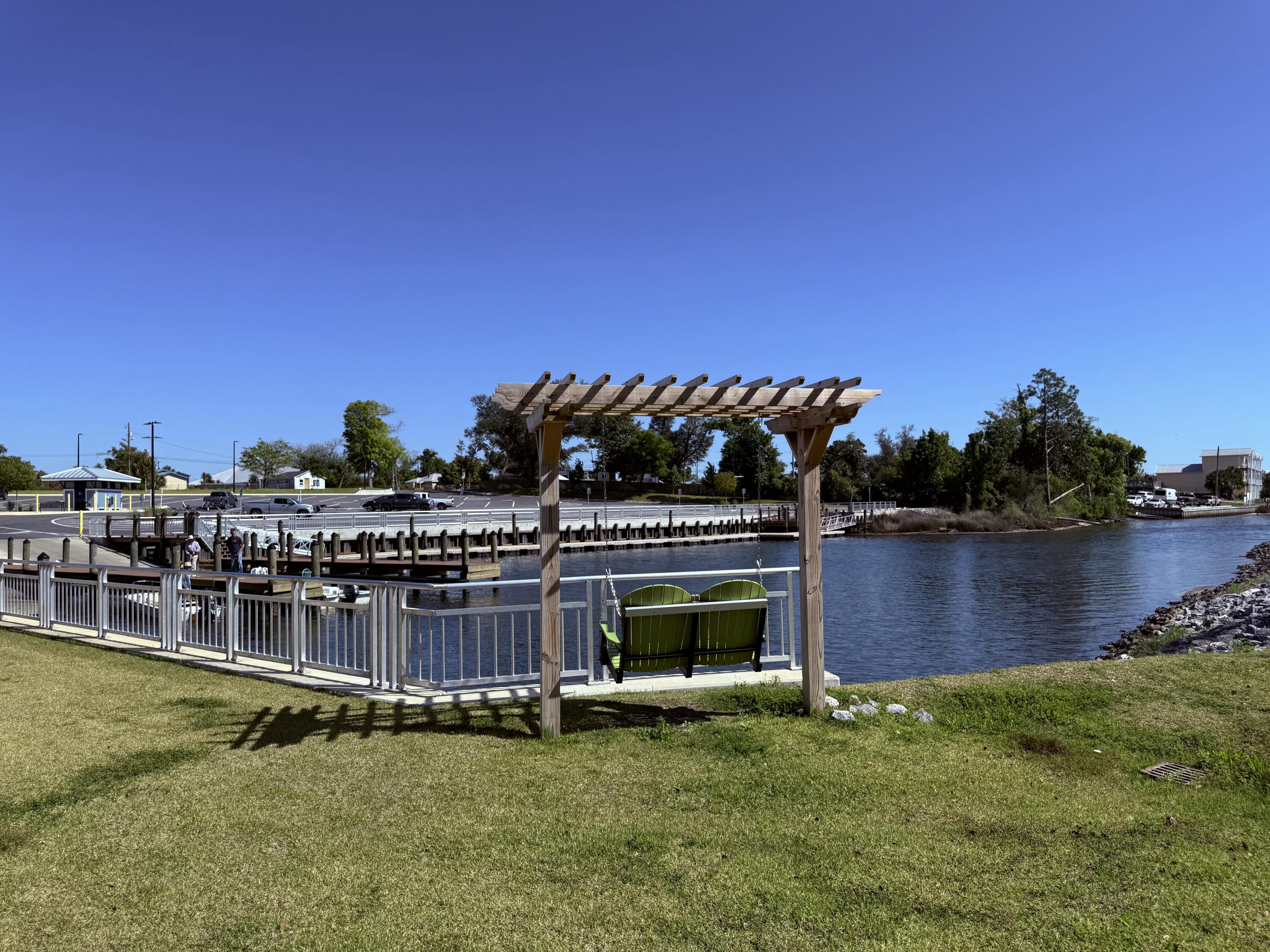 OAKRIDGE - Land