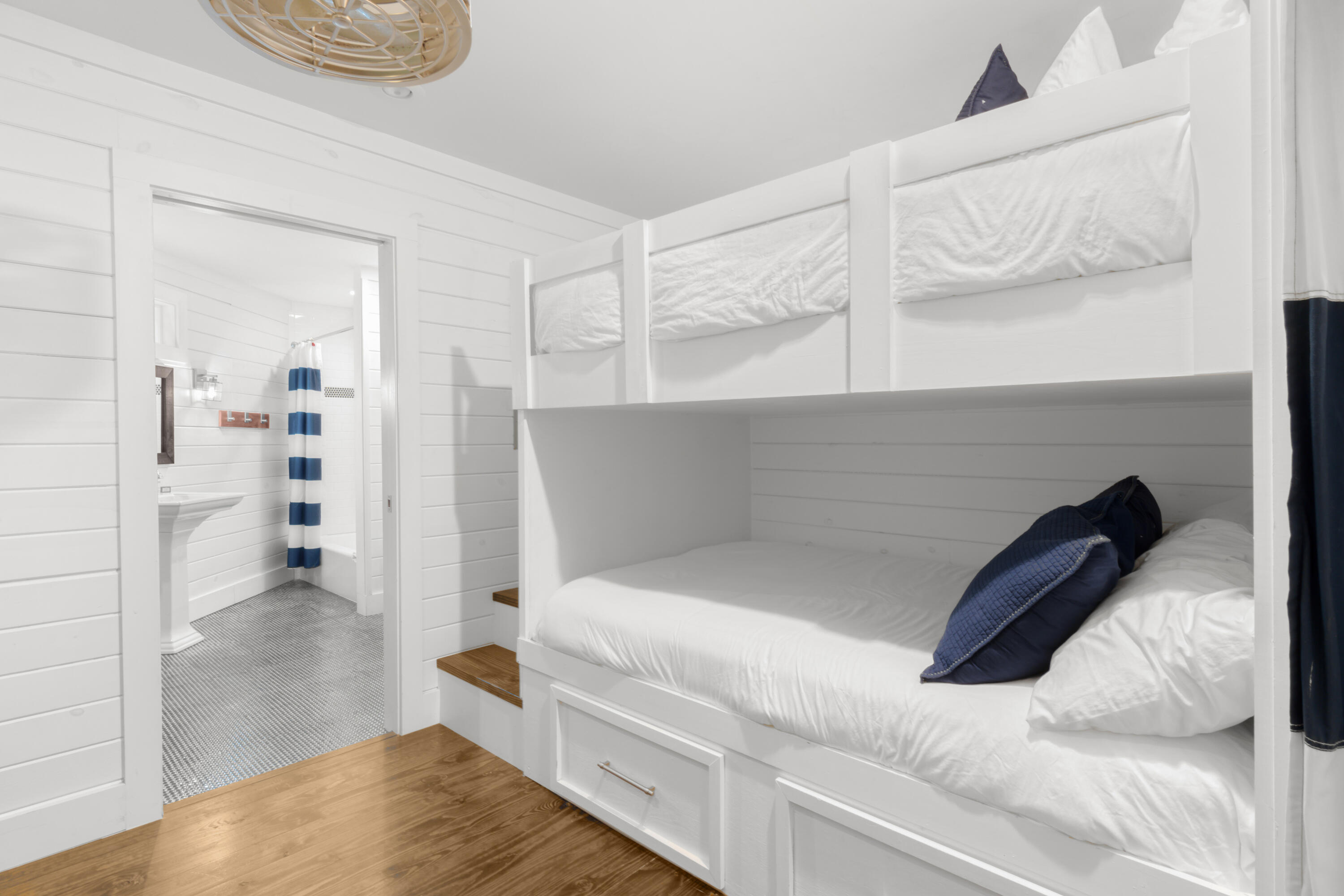 SEAGROVE 1ST ADDN - Residential