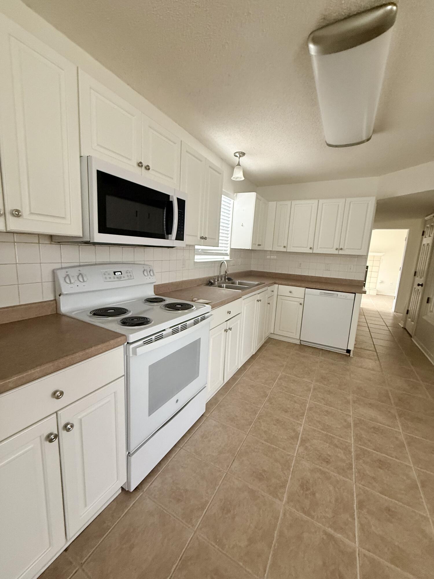 FOREST OAKS PH 2 - Residential Lease