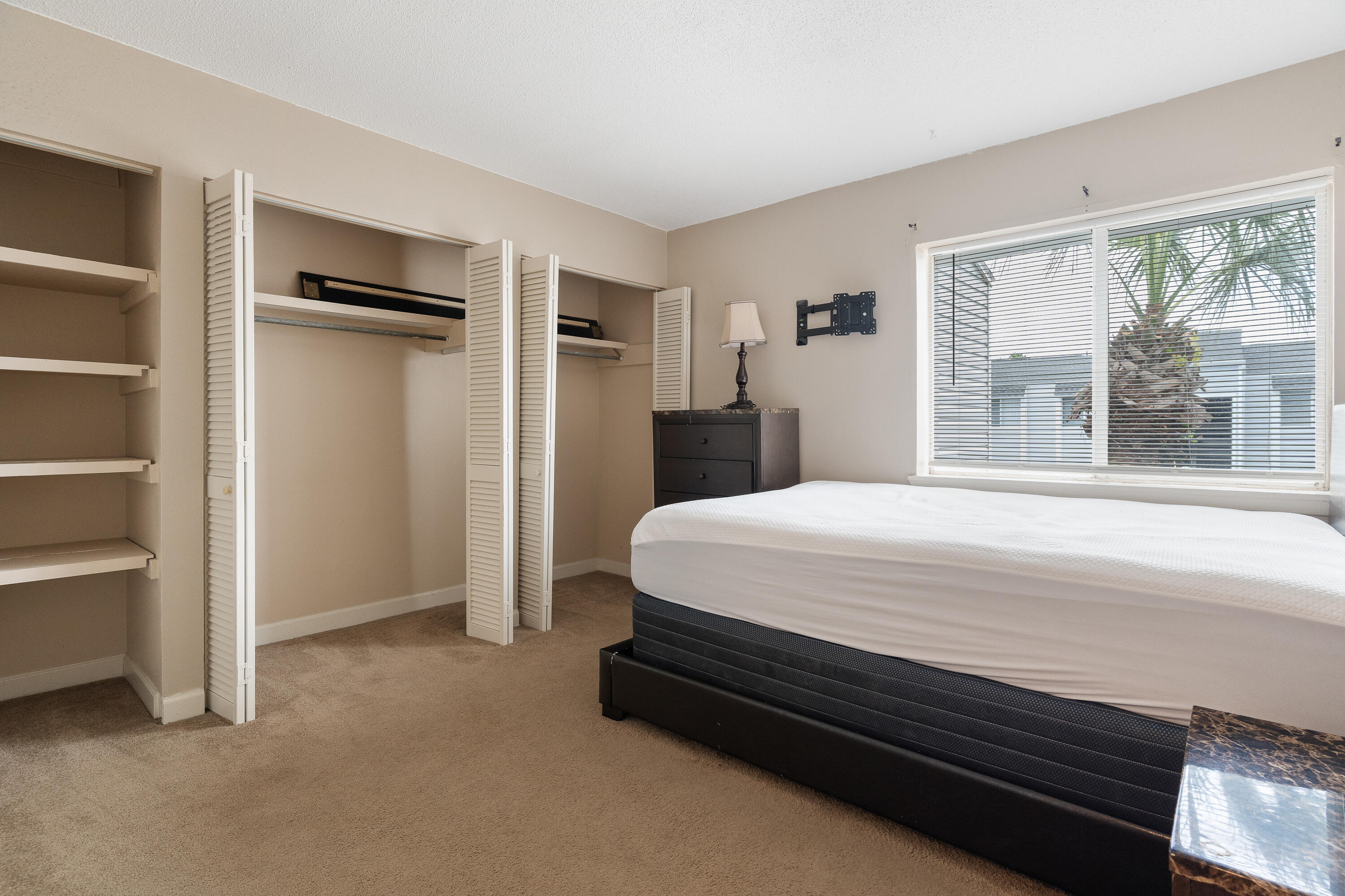 FINISTERRA CONDO - Residential