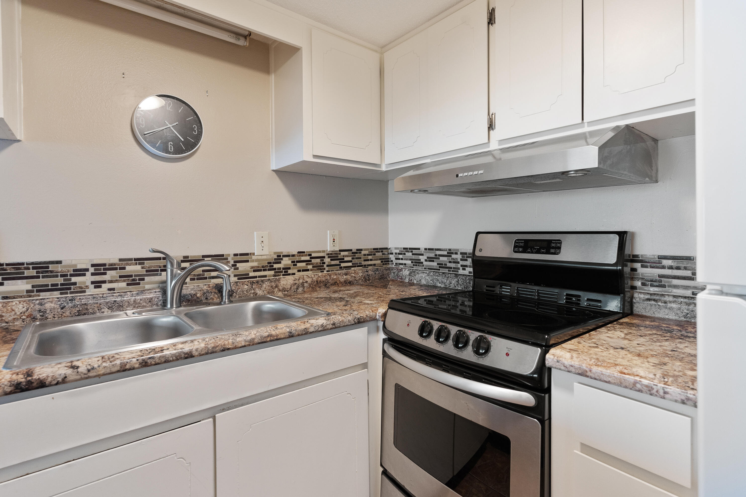 FINISTERRA CONDO - Residential