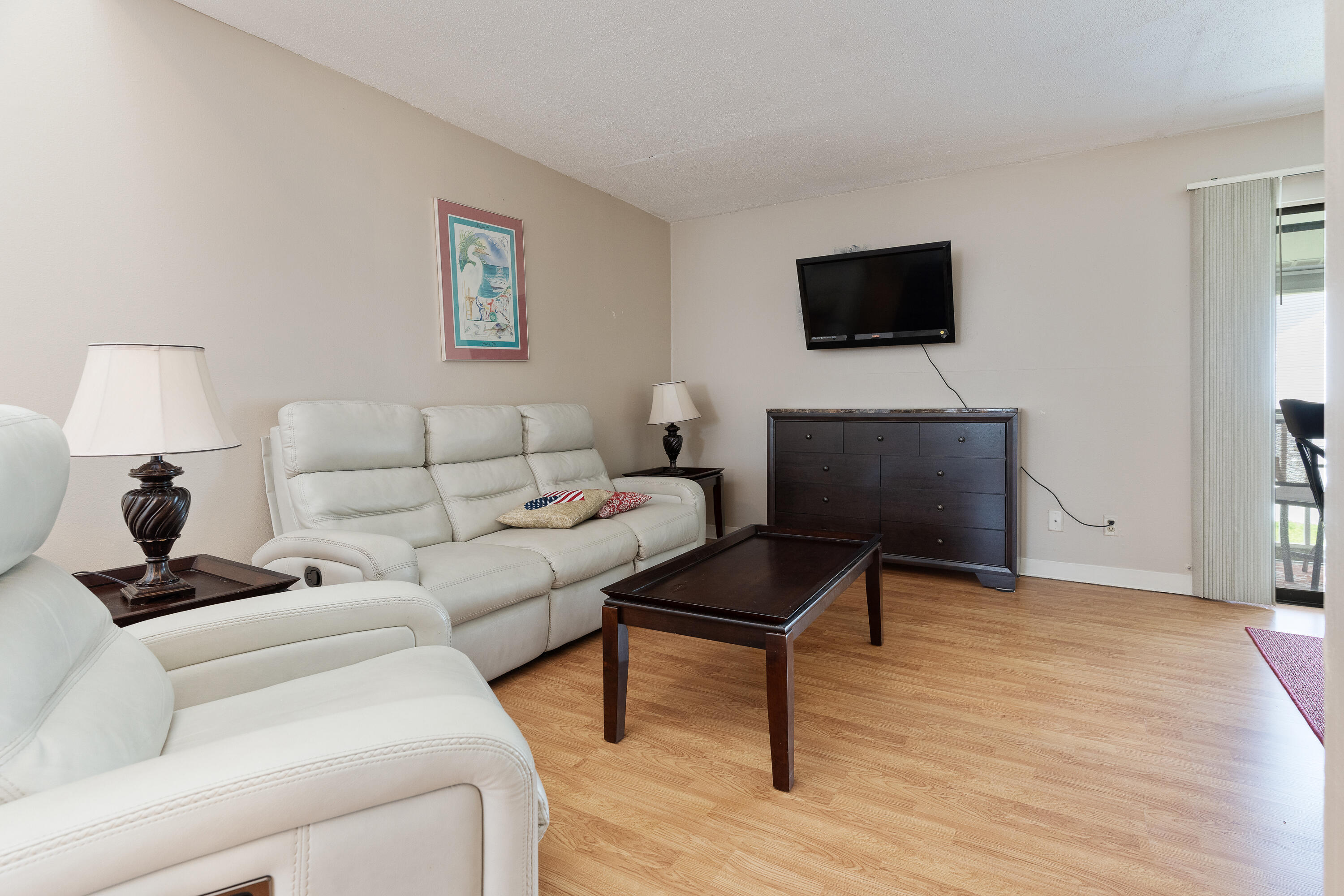 FINISTERRA CONDO - Residential
