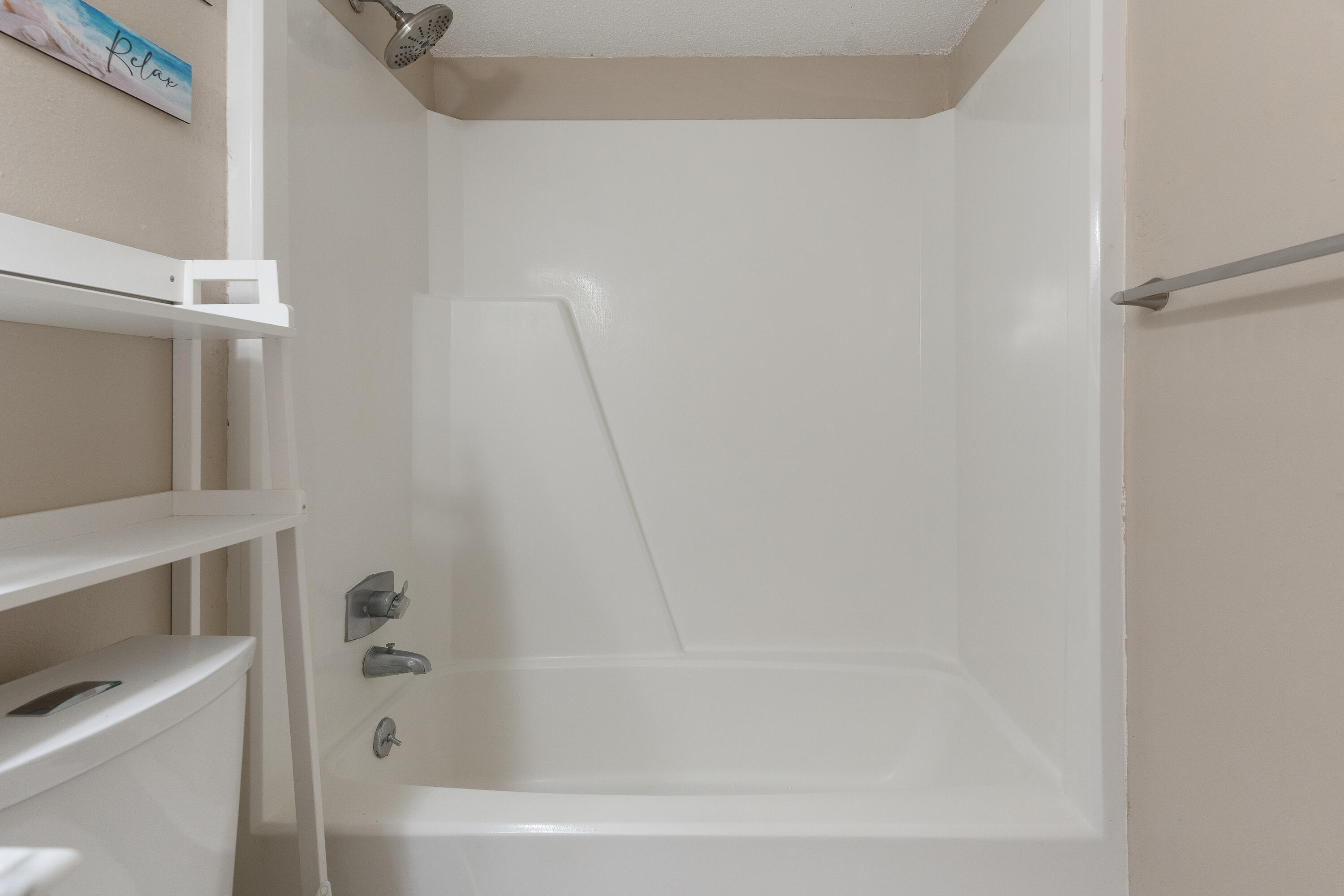 FINISTERRA CONDO - Residential