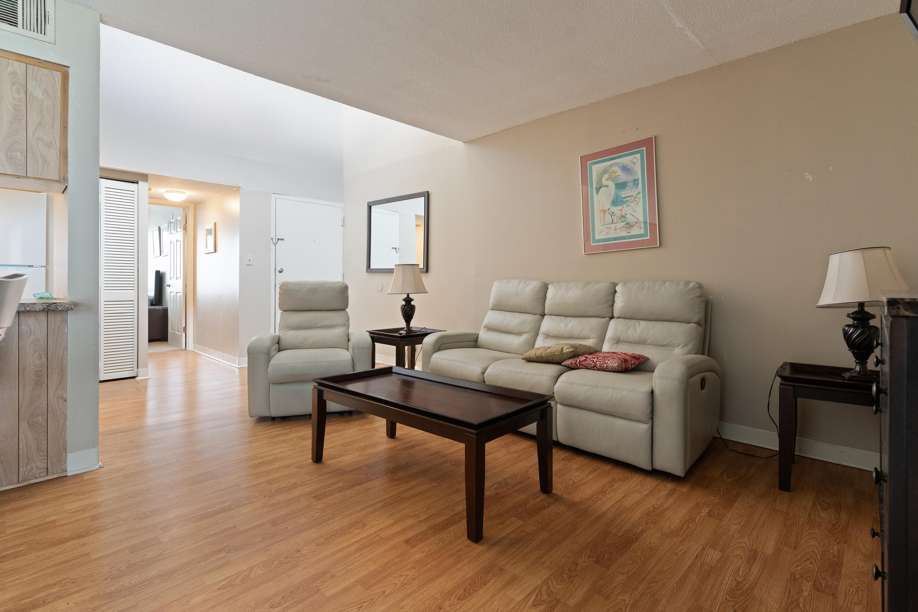 FINISTERRA CONDO - Residential