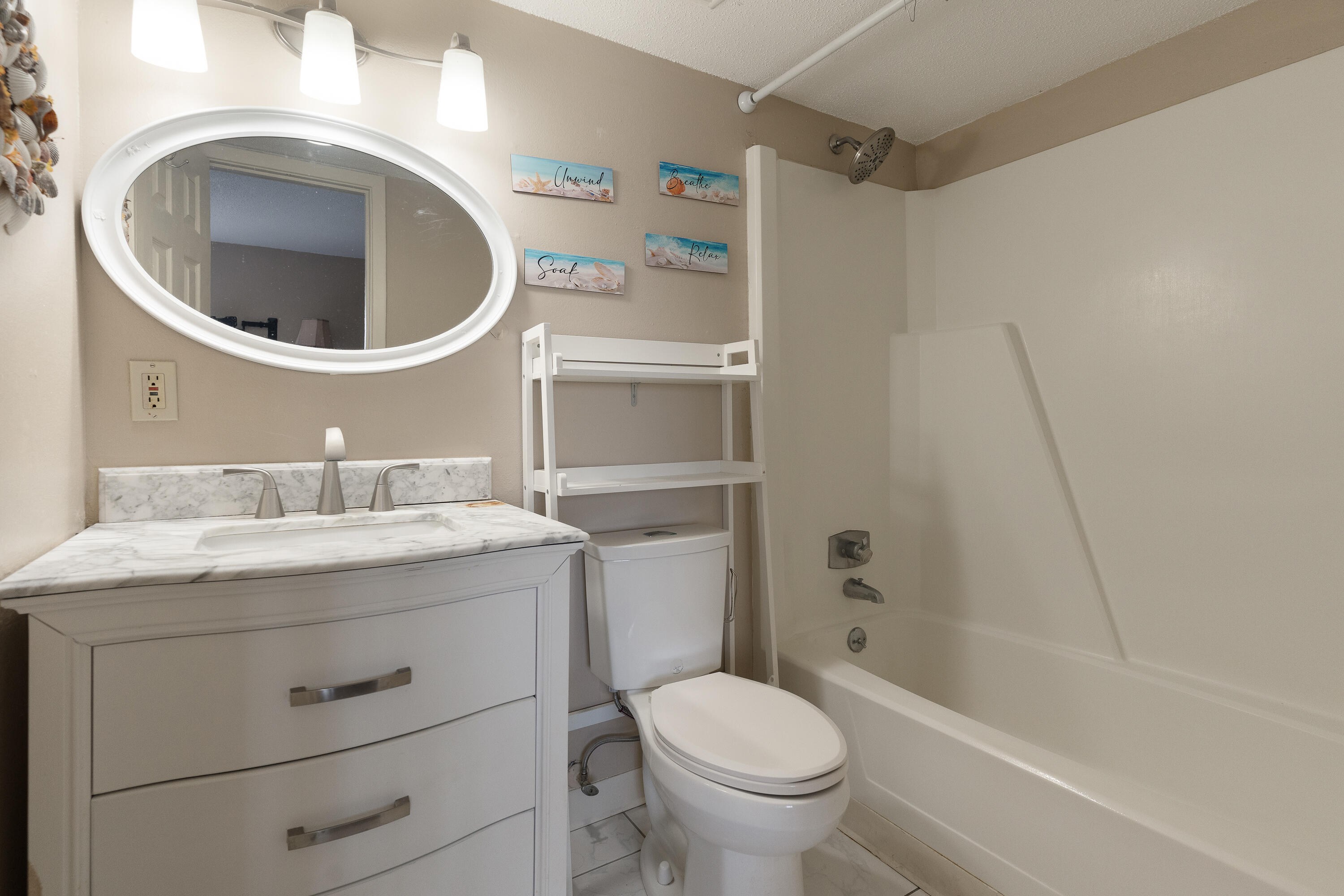 FINISTERRA CONDO - Residential