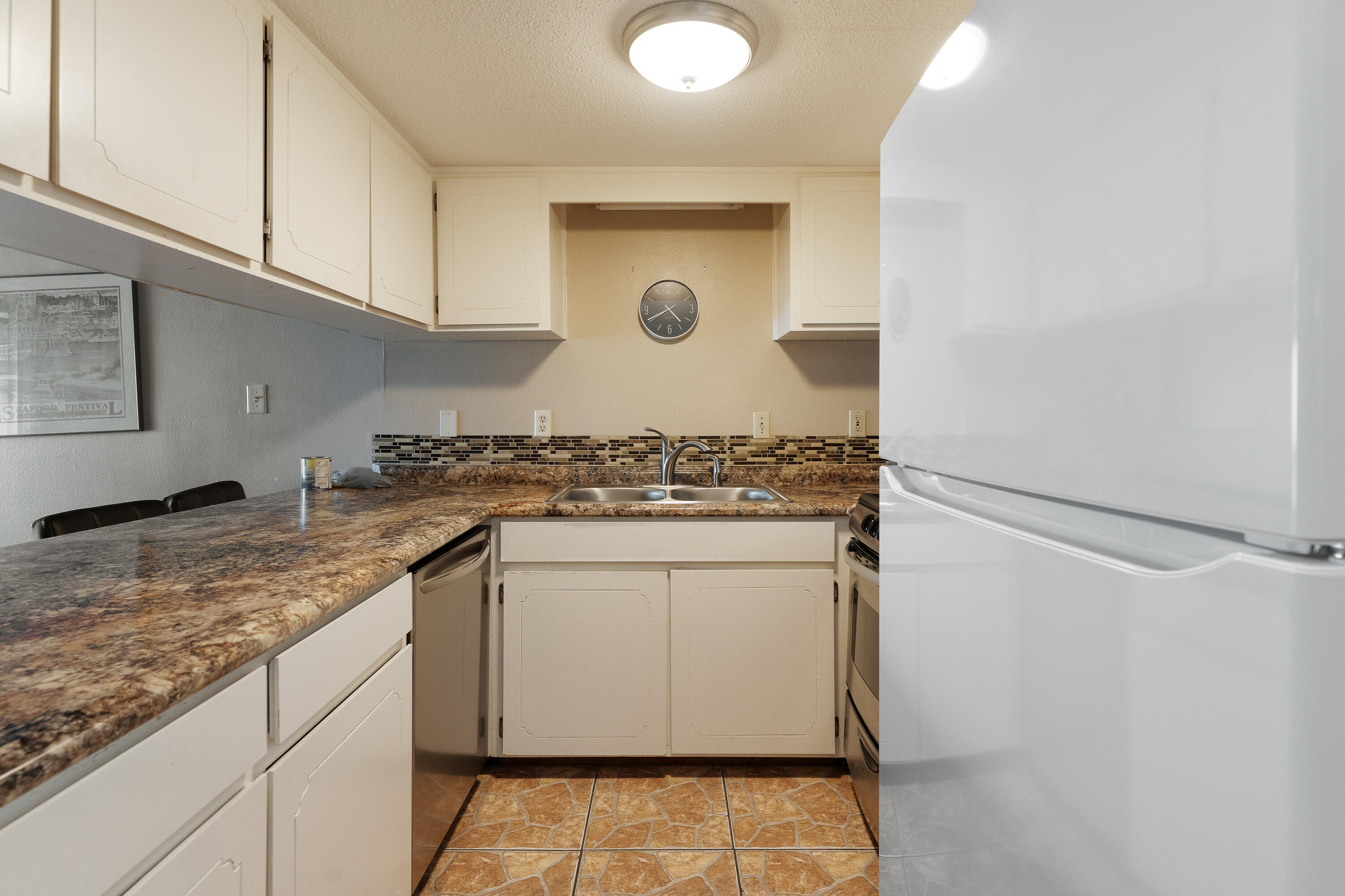 FINISTERRA CONDO - Residential