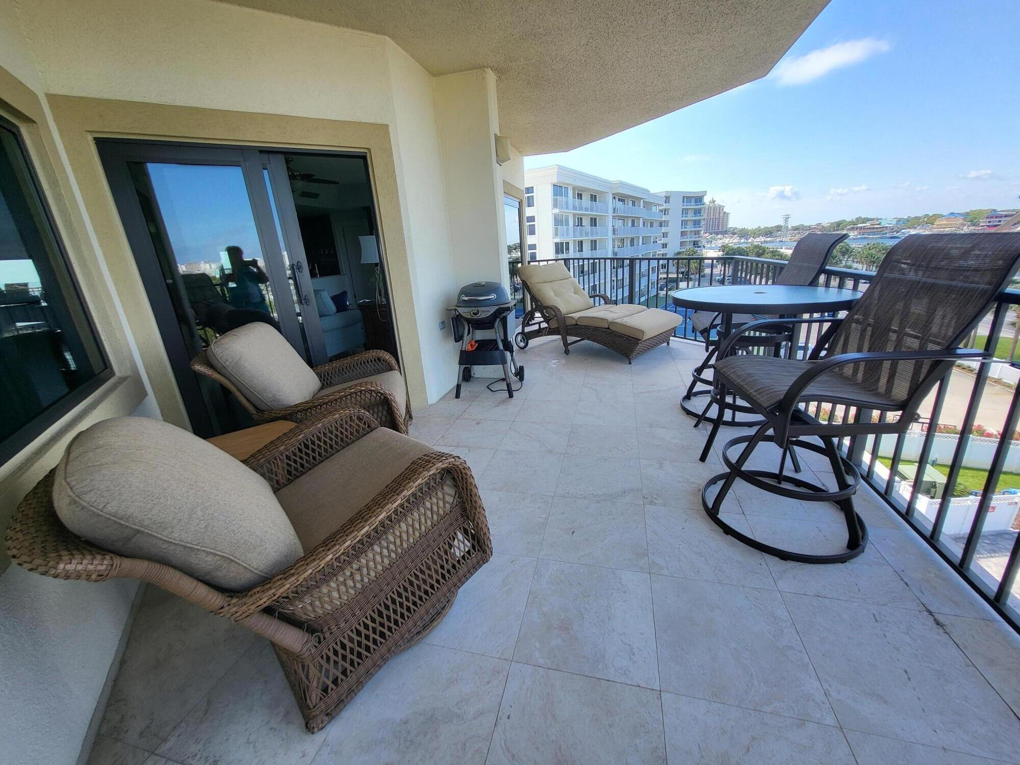 WATERVIEW TOWERS YACHT CLUB - Residential