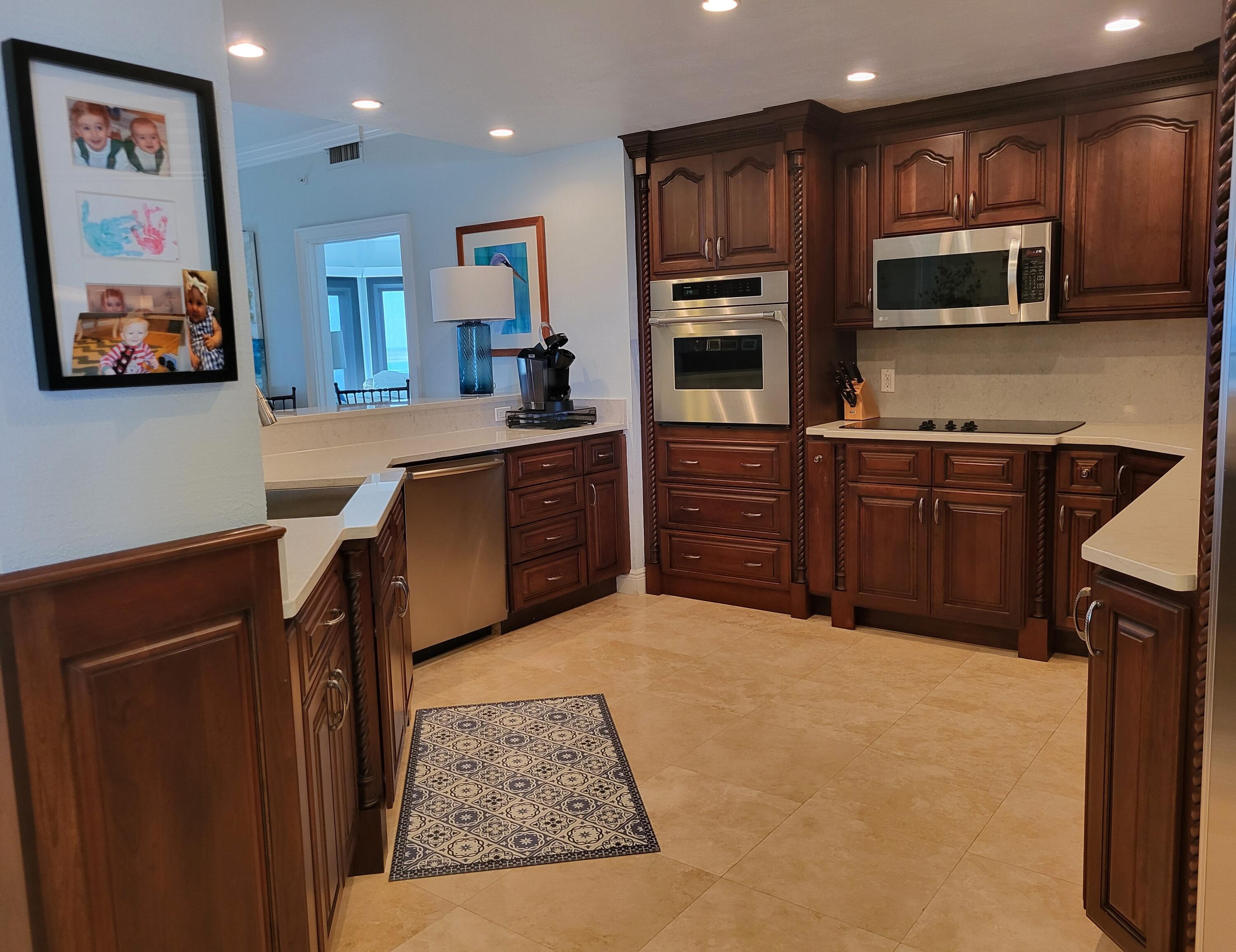 WATERVIEW TOWERS YACHT CLUB - Residential