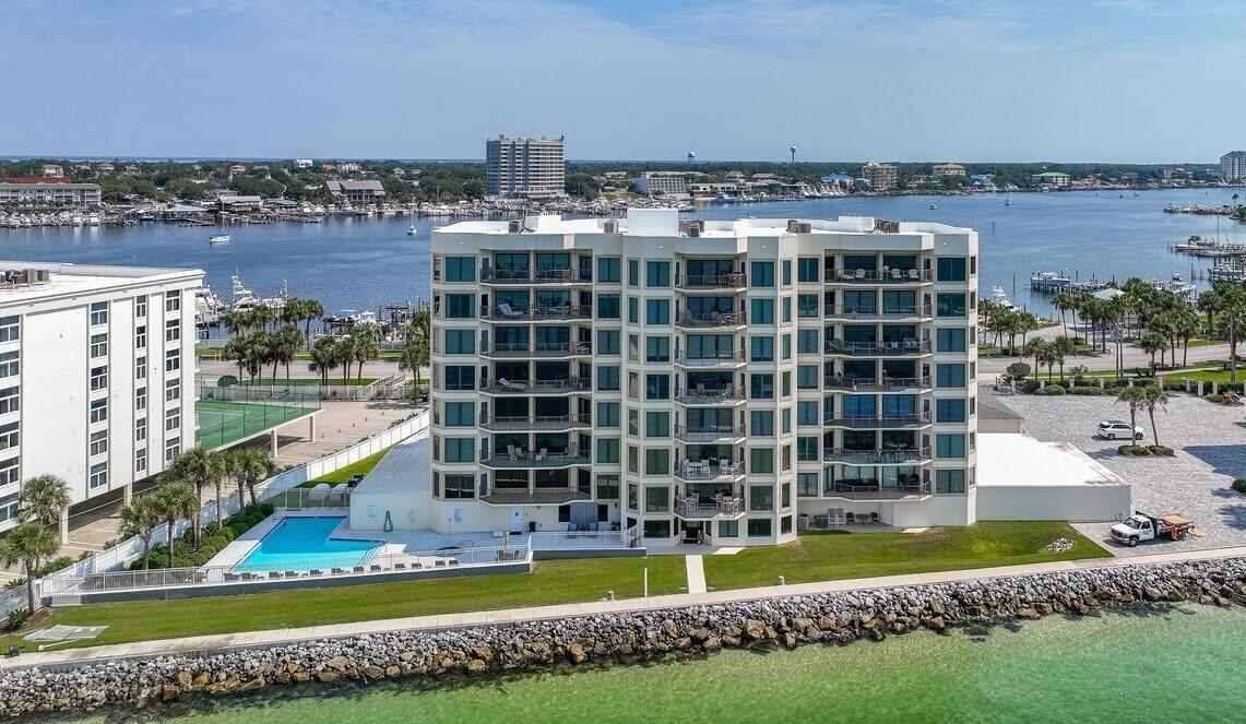 WATERVIEW TOWERS YACHT CLUB - Residential