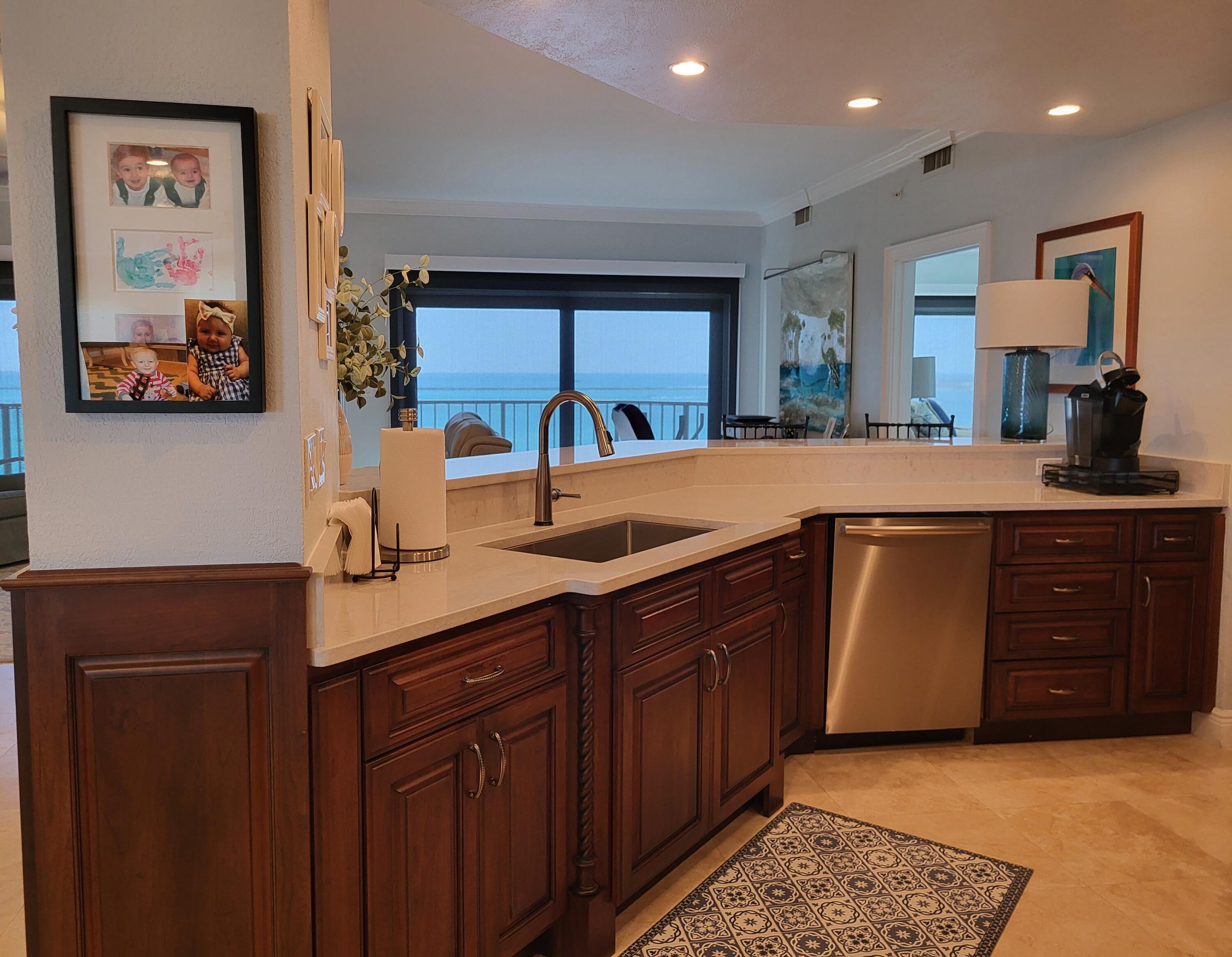 WATERVIEW TOWERS YACHT CLUB - Residential