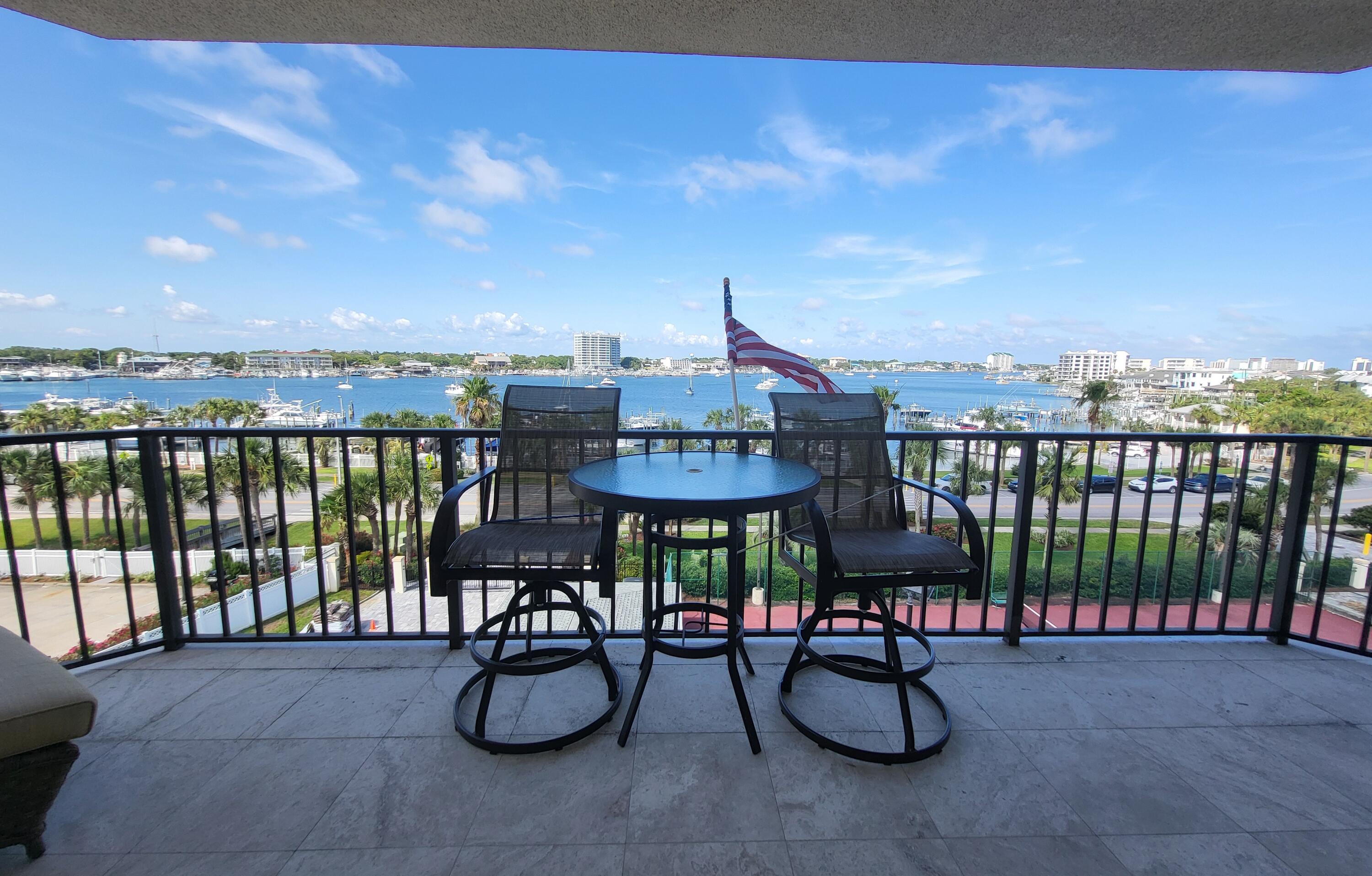 WATERVIEW TOWERS YACHT CLUB - Residential