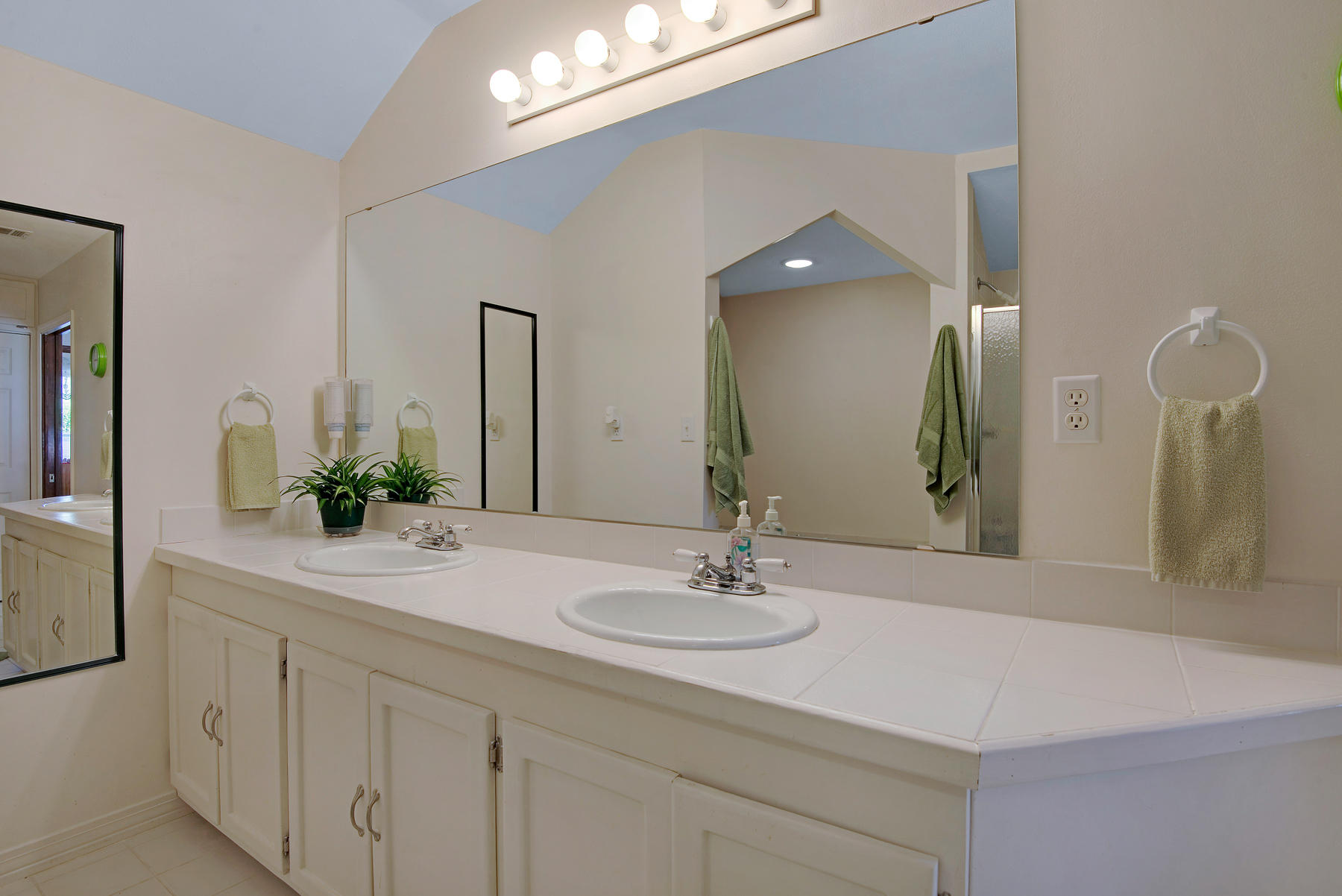 PAGE PLACE - Residential