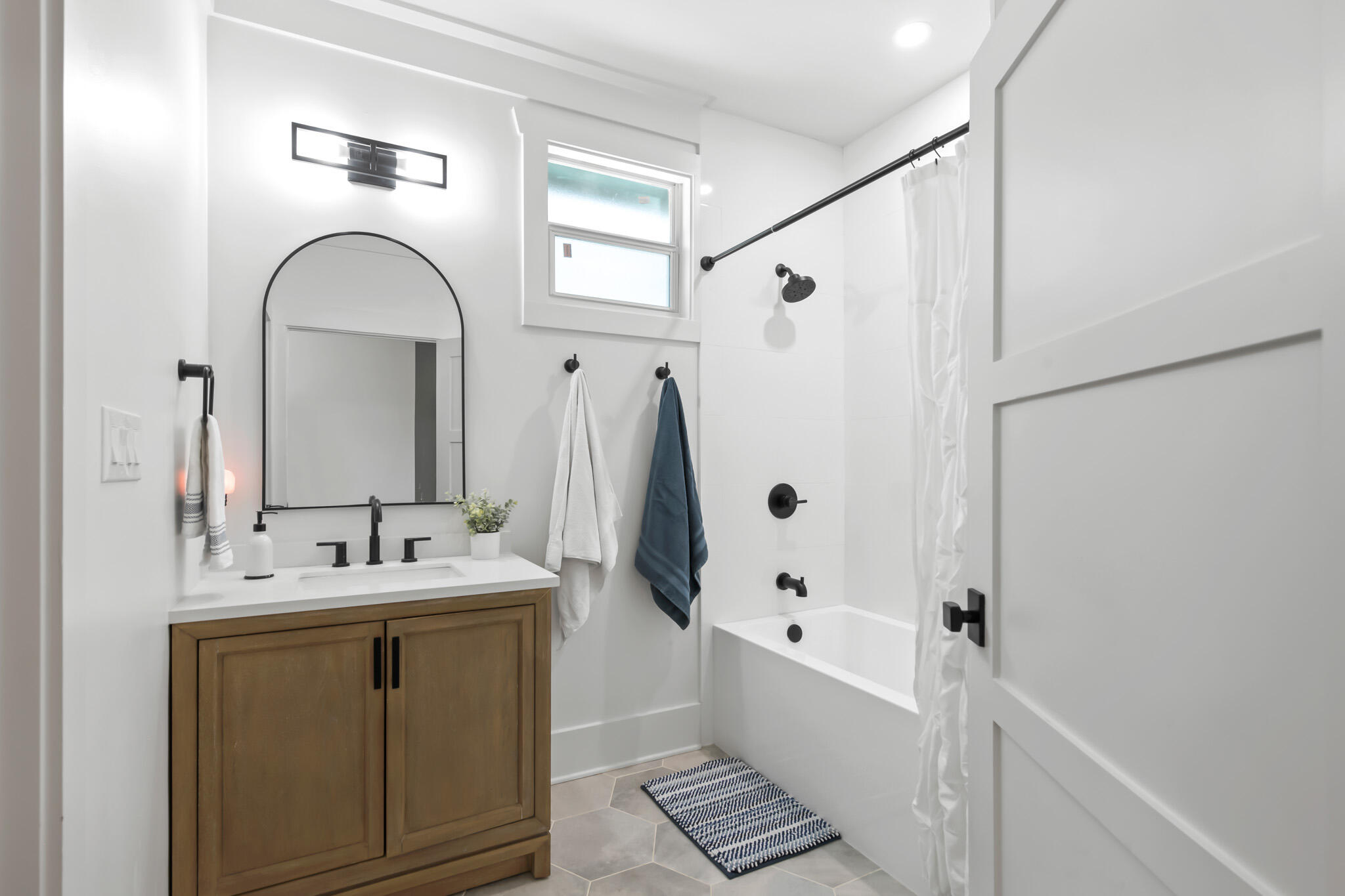 BAY MAGNOLIA - Residential