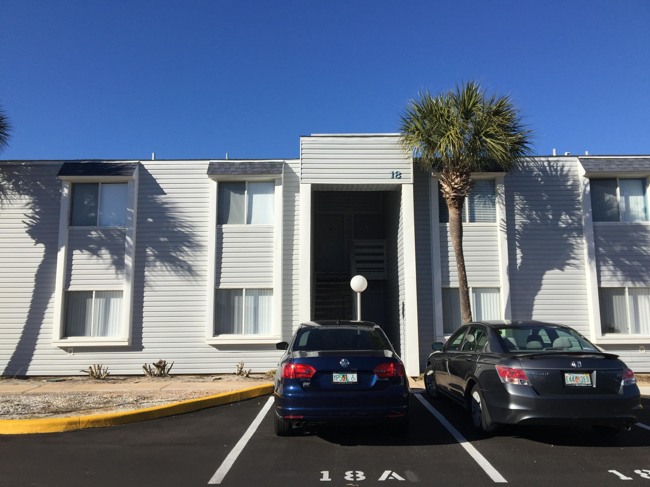 FINISTERRA CONDO - Residential