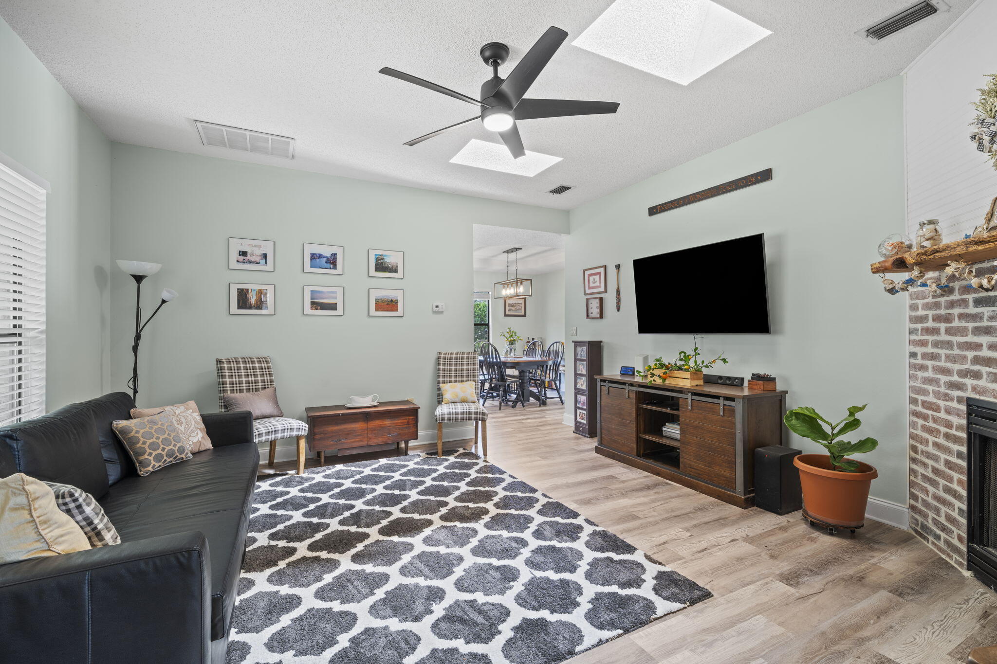 SUNSET STRIP - Residential