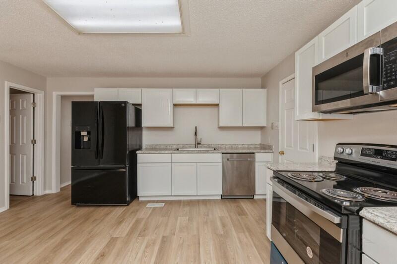 CRESTVIEW SUBURB (231000.00) - Residential