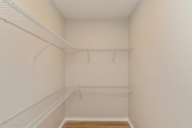 CRESTVIEW SUBURB (231000.00) - Residential