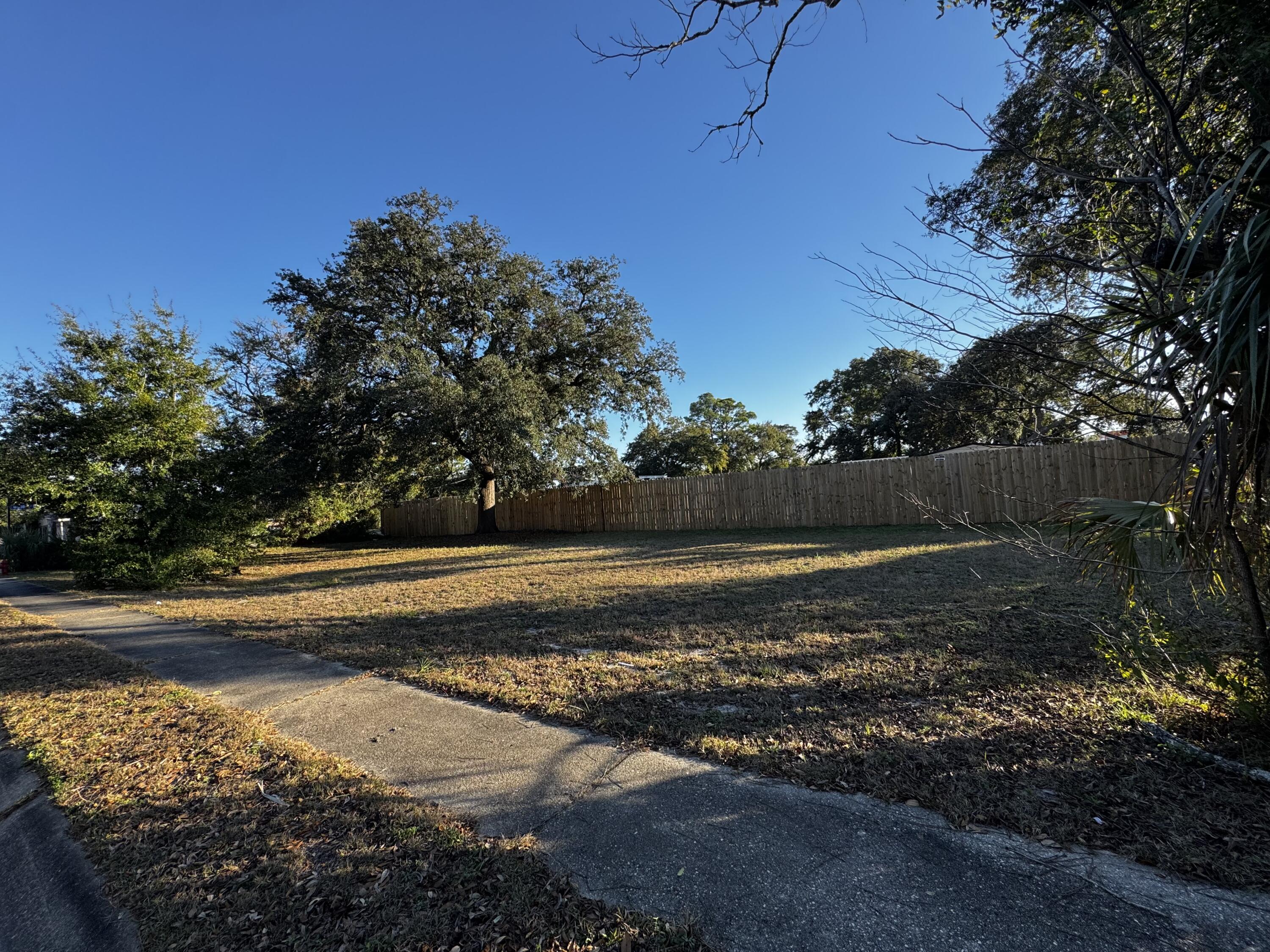 PINEGROVE S/D LOT B BLK 2 - Land