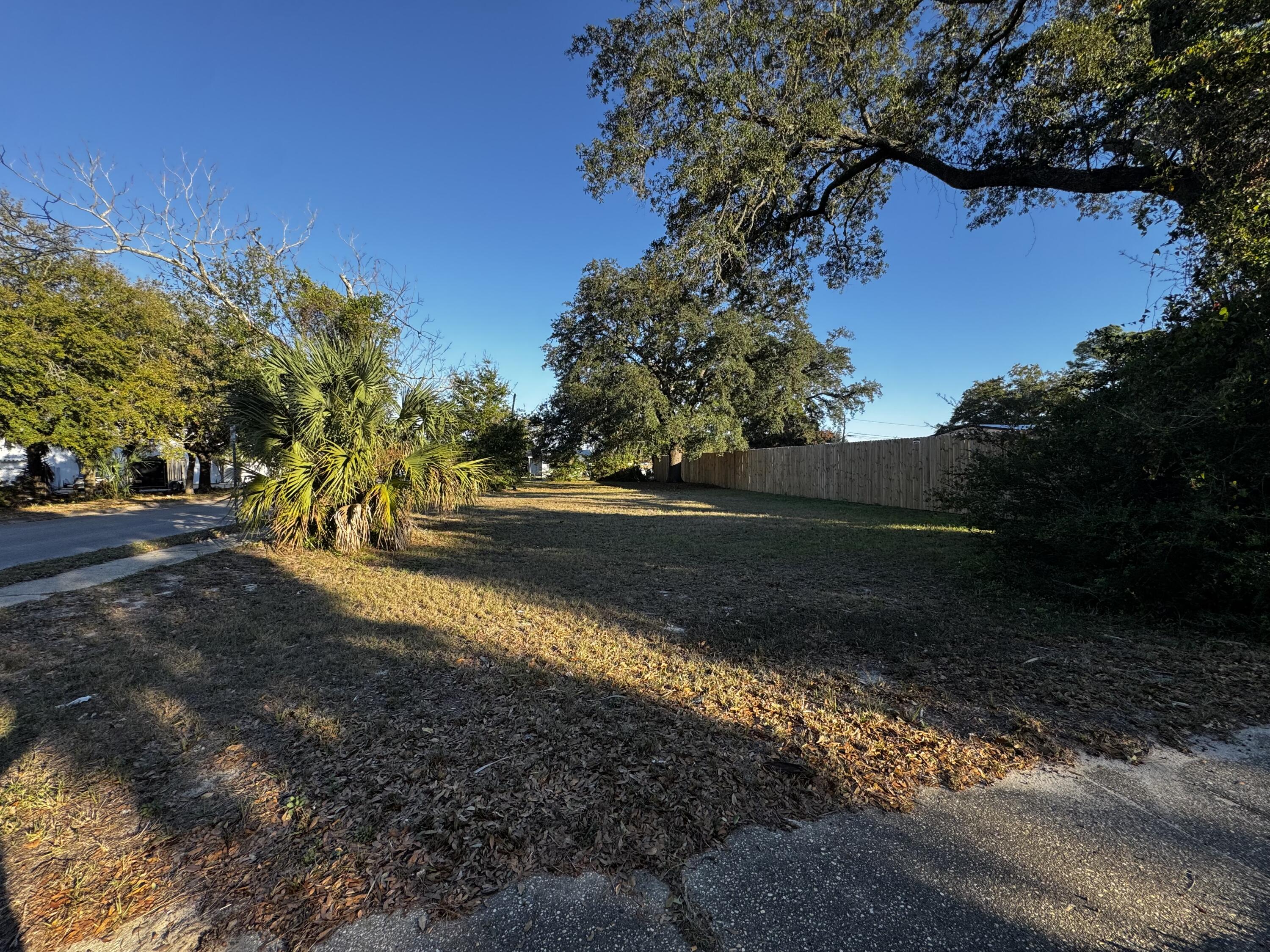 PINEGROVE S/D LOT B BLK 2 - Land