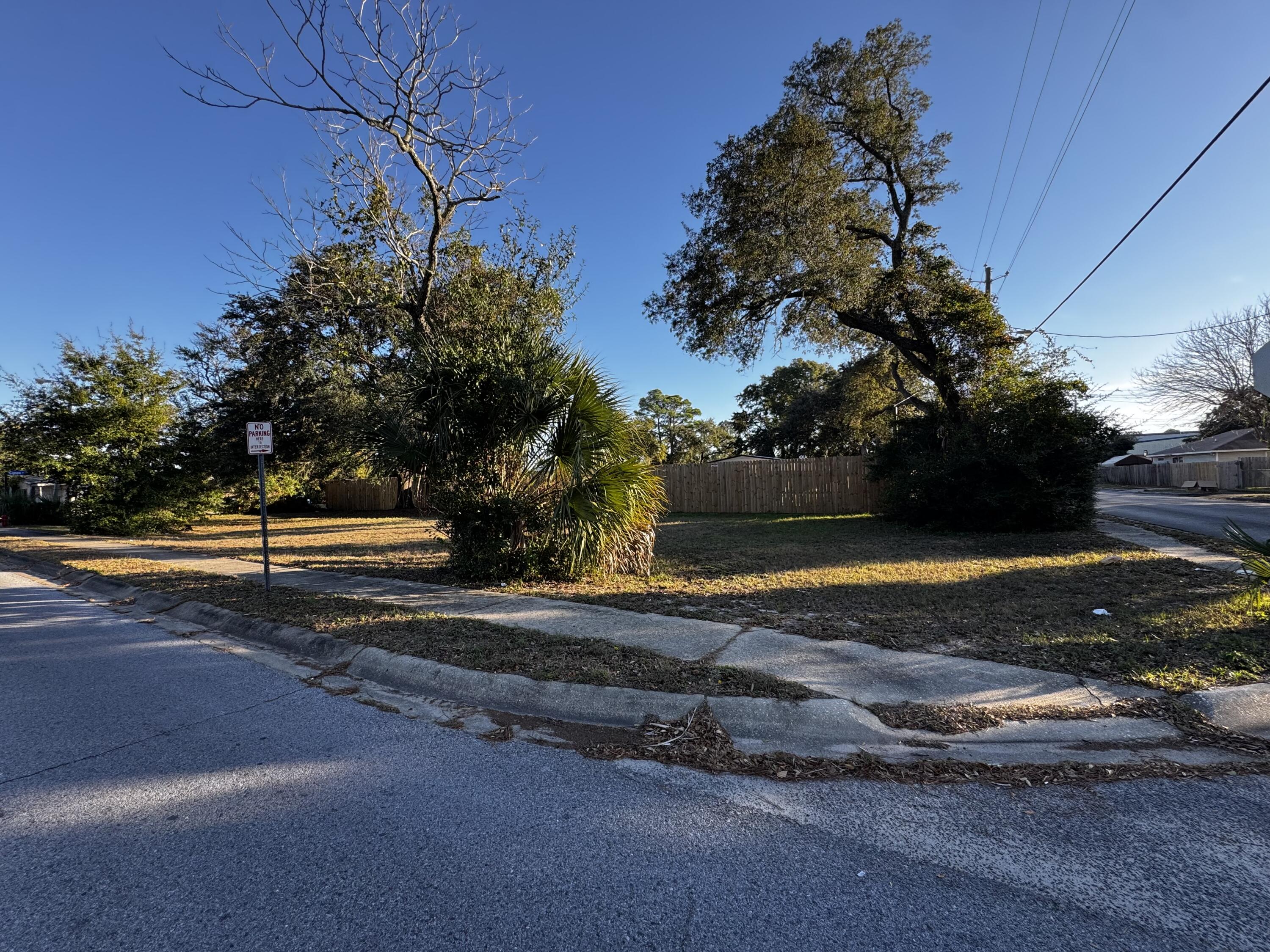 PINEGROVE S/D LOT B BLK 2 - Land