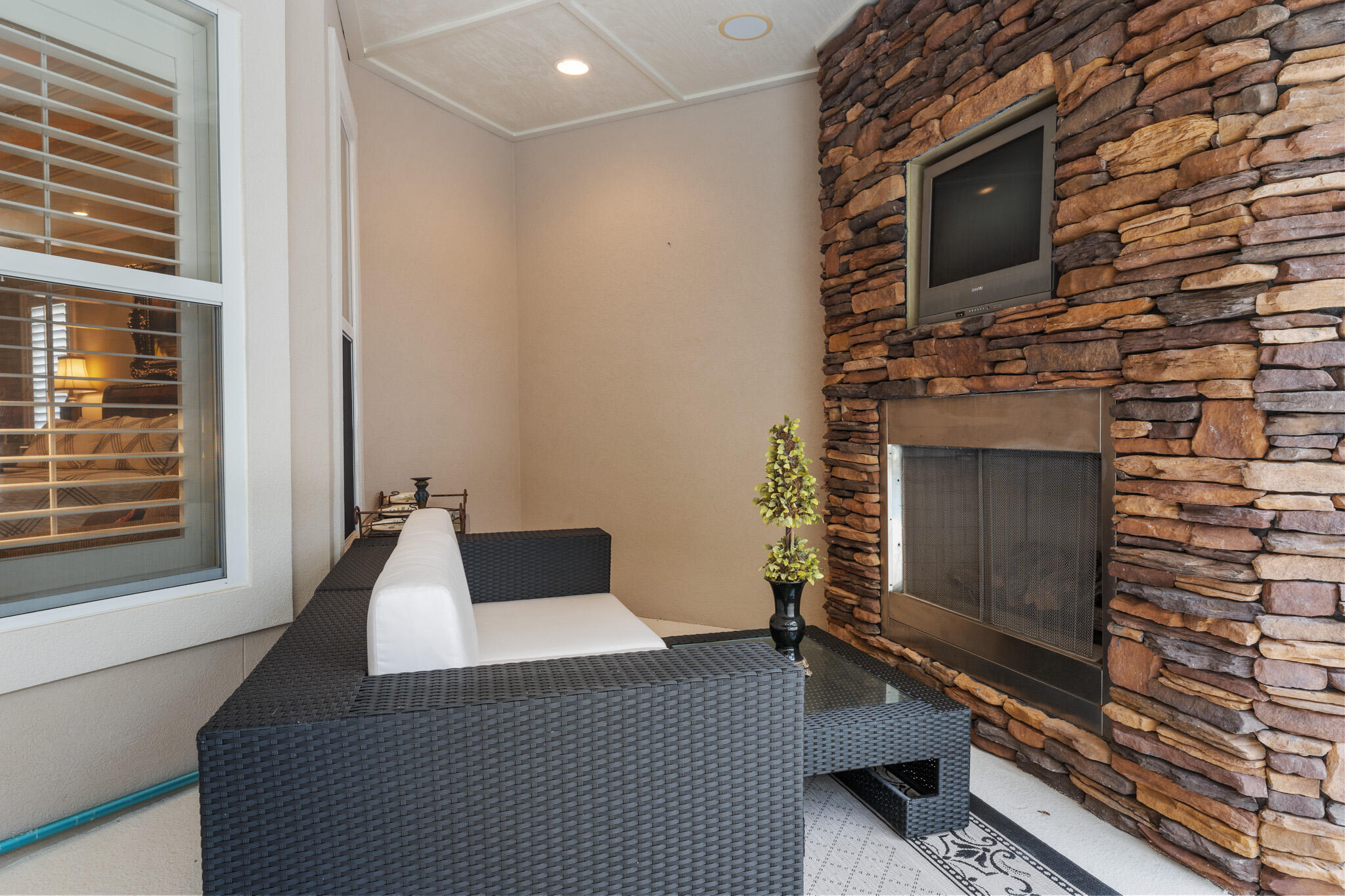 WHISPERING OAKS S/D - Residential