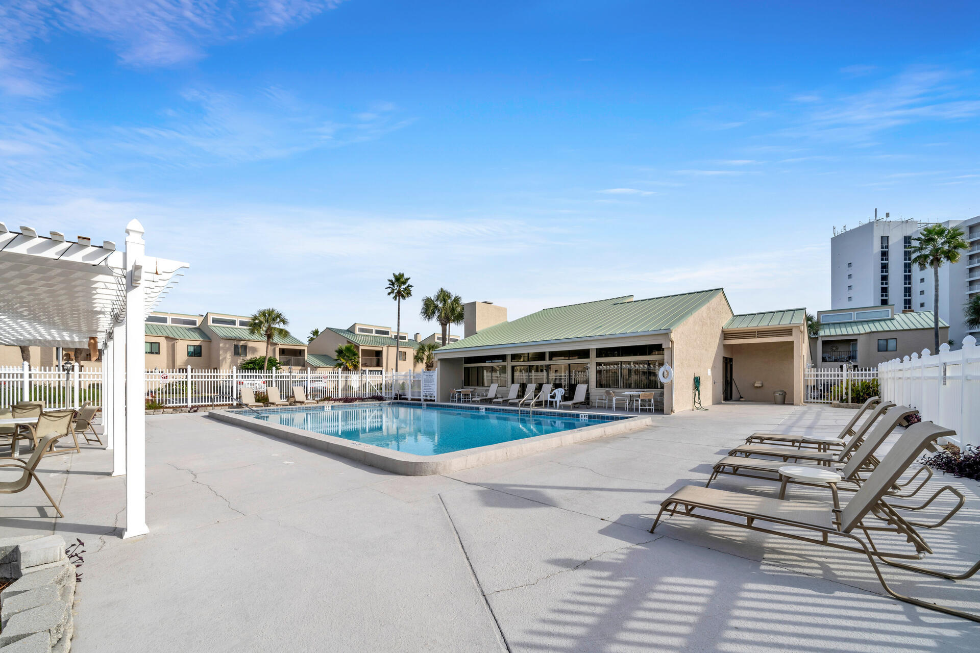 SHORELINE T/H - Residential