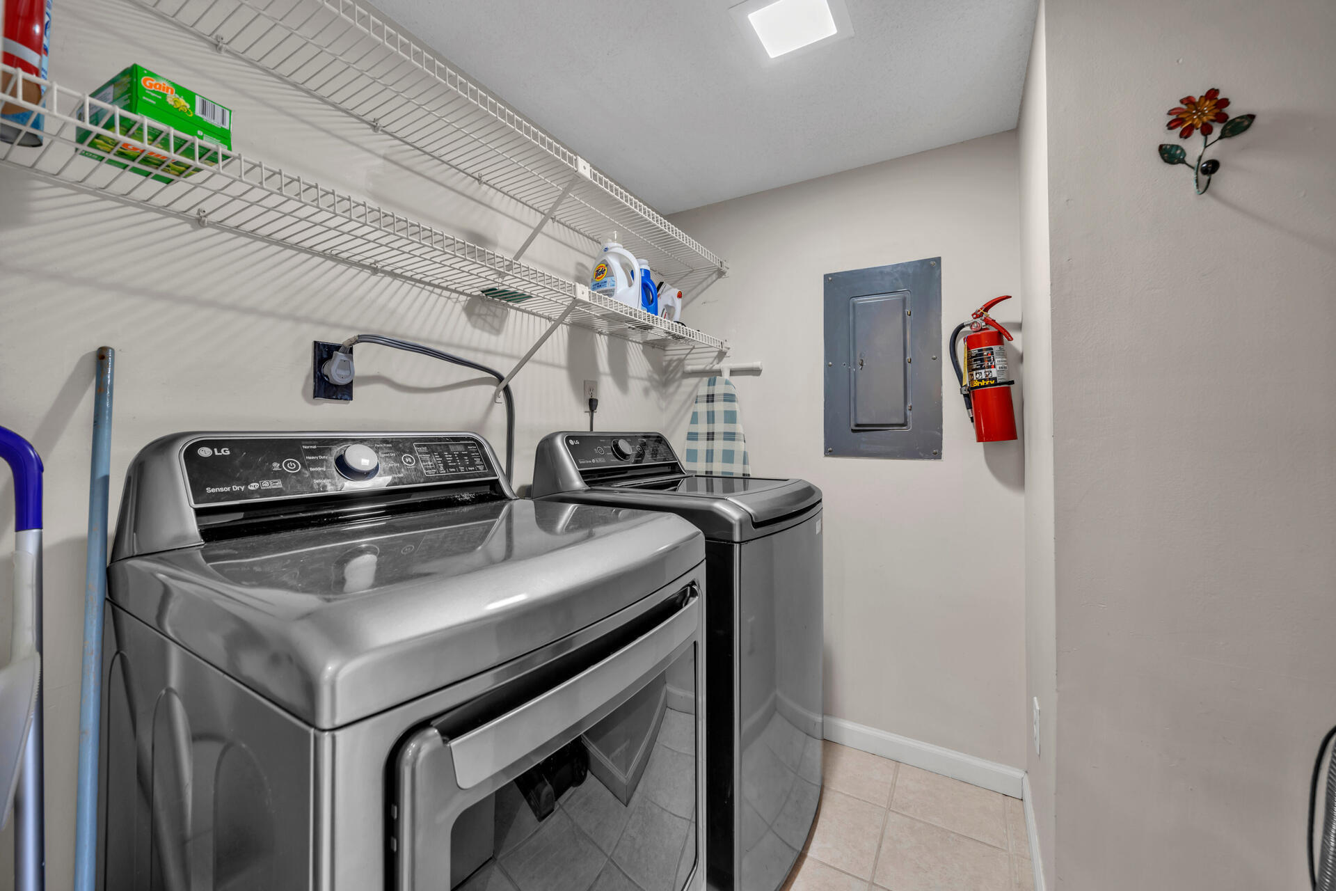 SHORELINE T/H - Residential