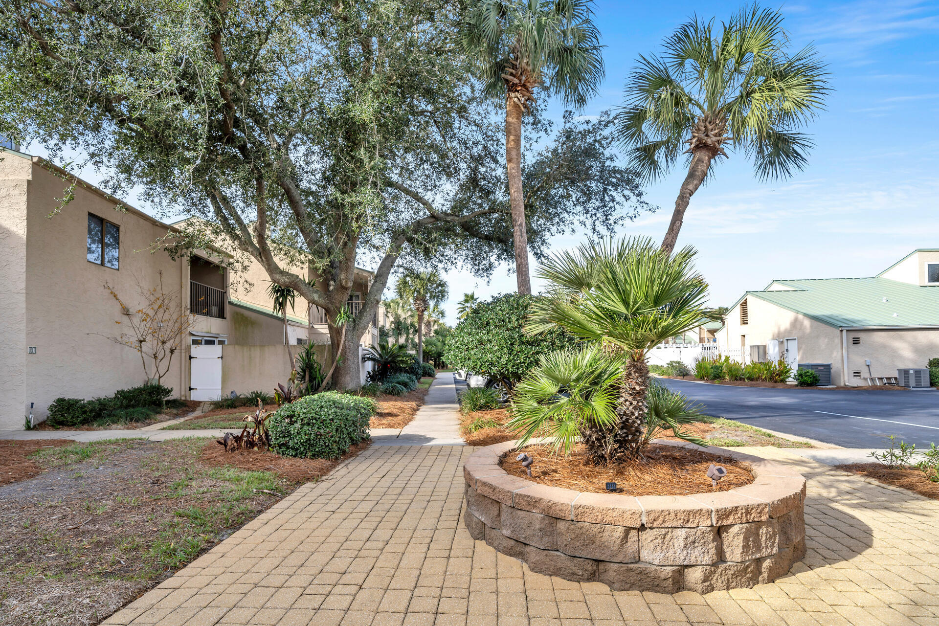 SHORELINE T/H - Residential