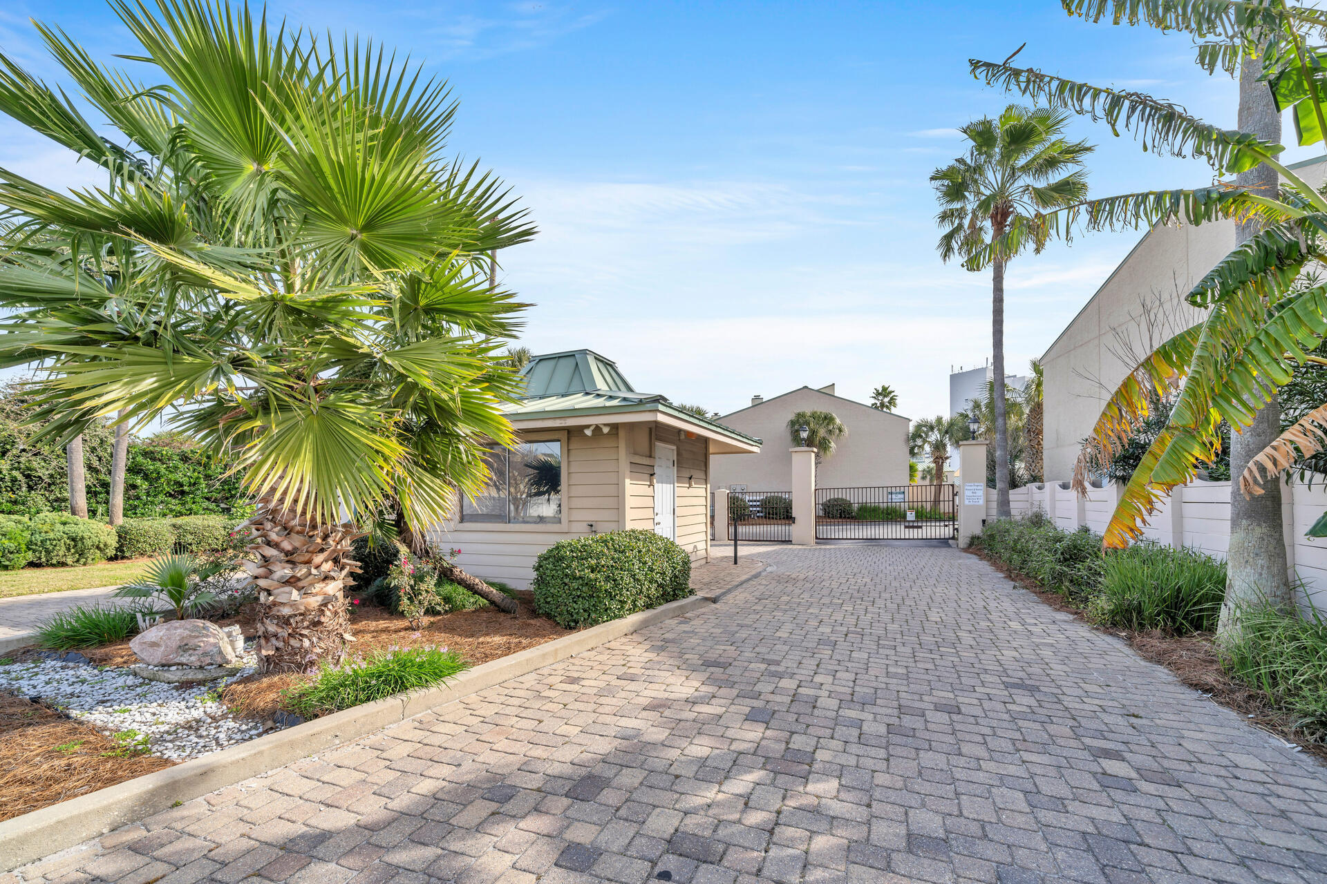 SHORELINE T/H - Residential