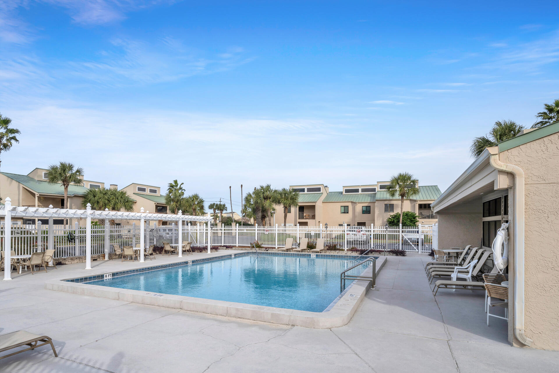 SHORELINE T/H - Residential