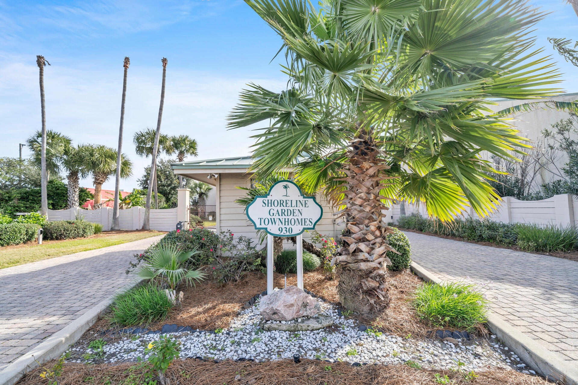 SHORELINE T/H - Residential