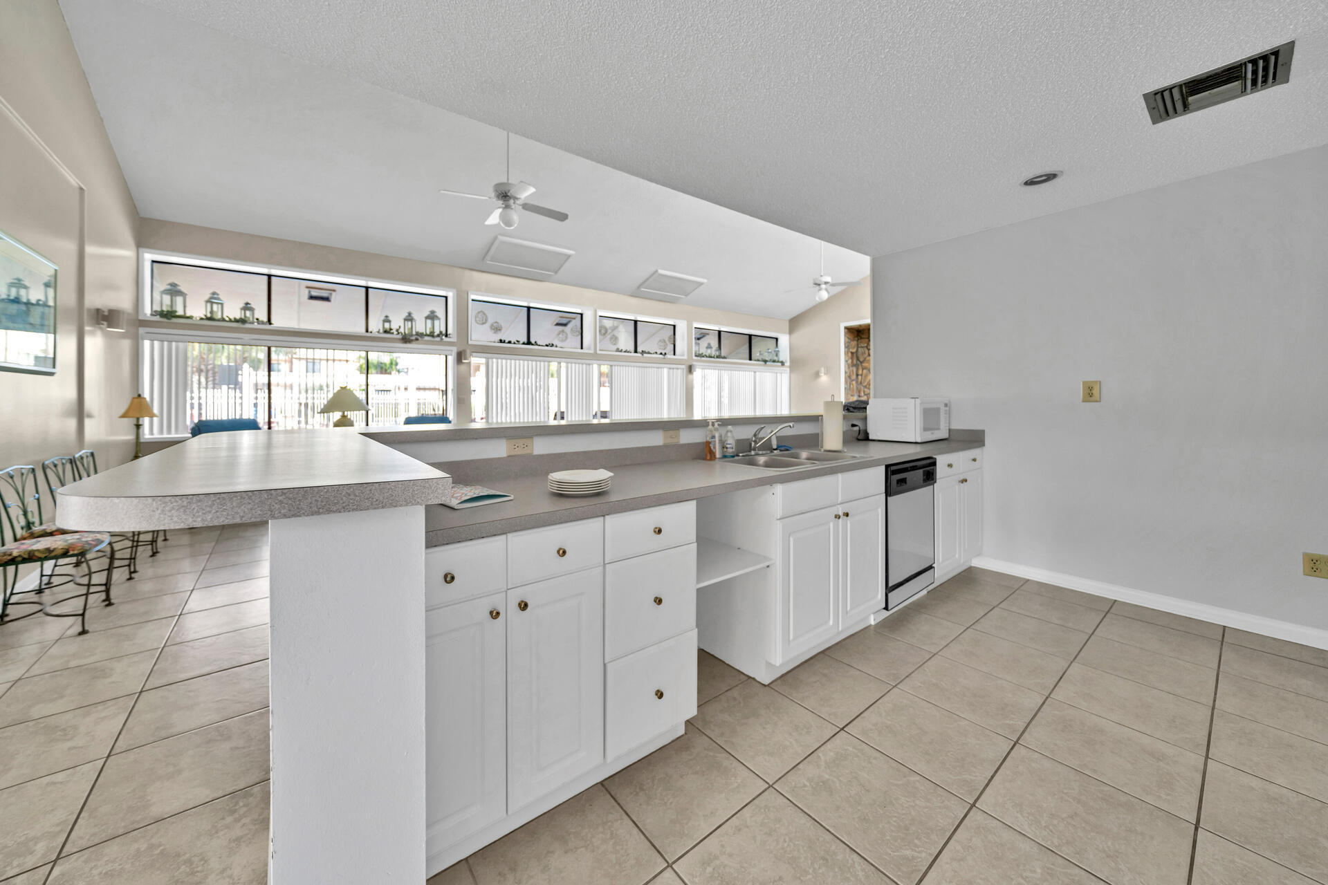 SHORELINE T/H - Residential