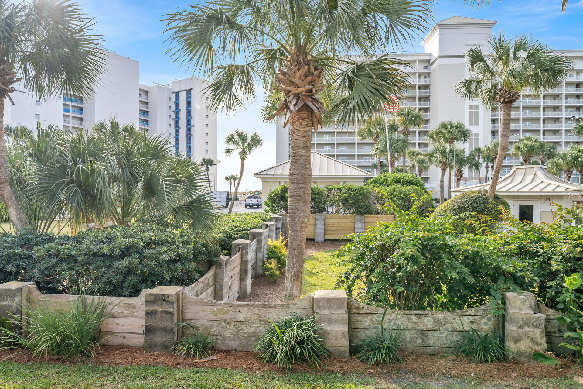 SHORELINE T/H - Residential