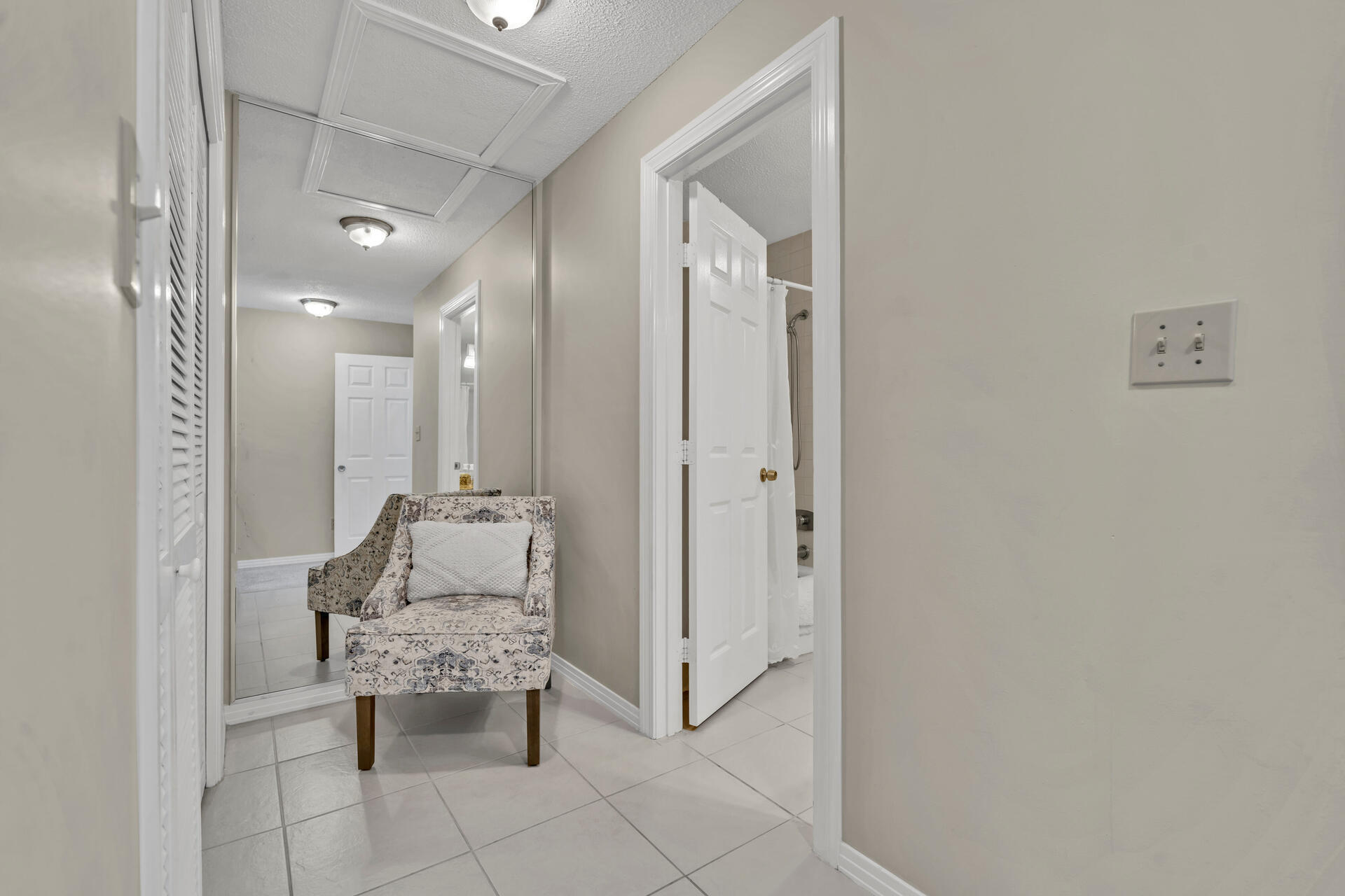 SHORELINE T/H - Residential