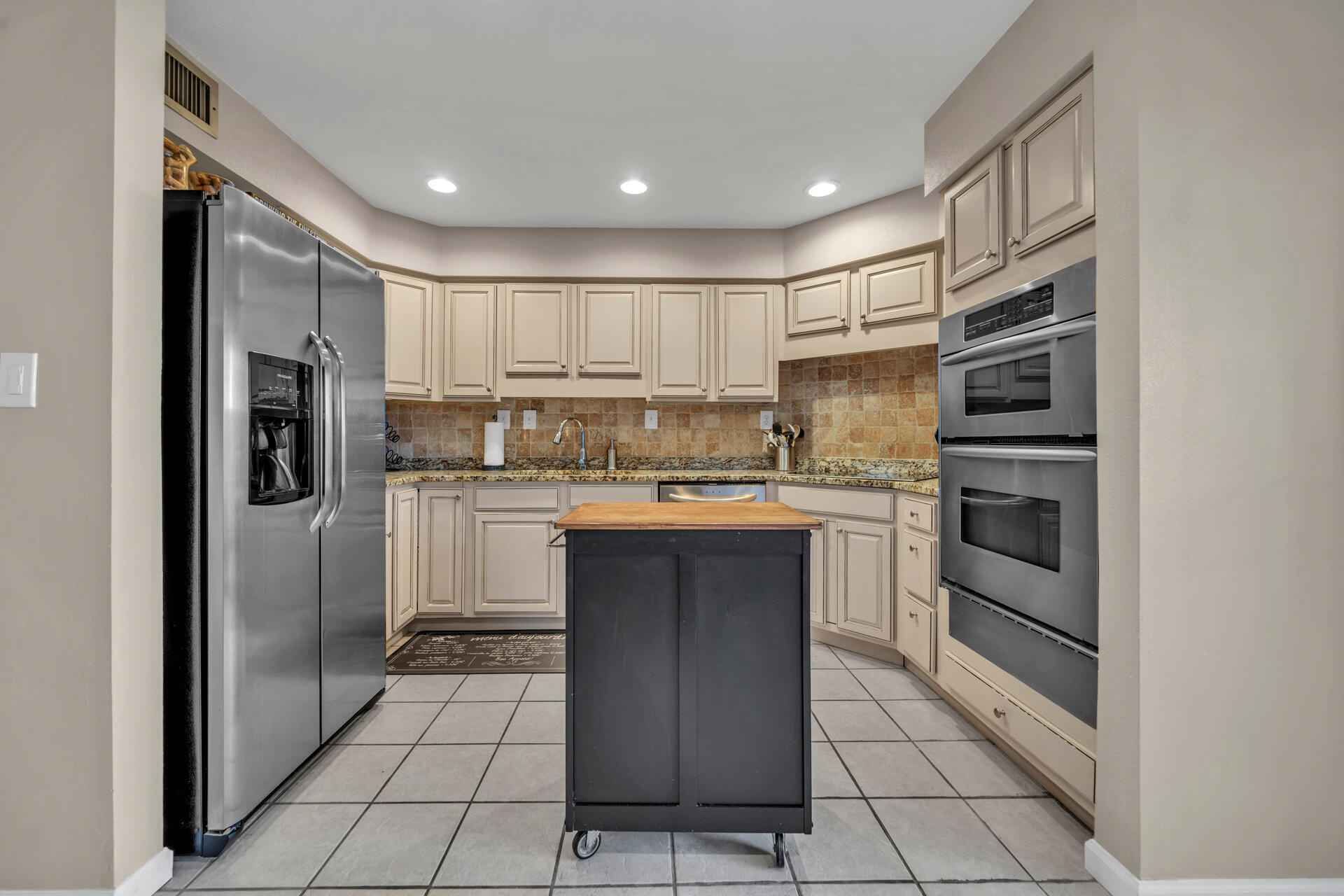 SHORELINE T/H - Residential