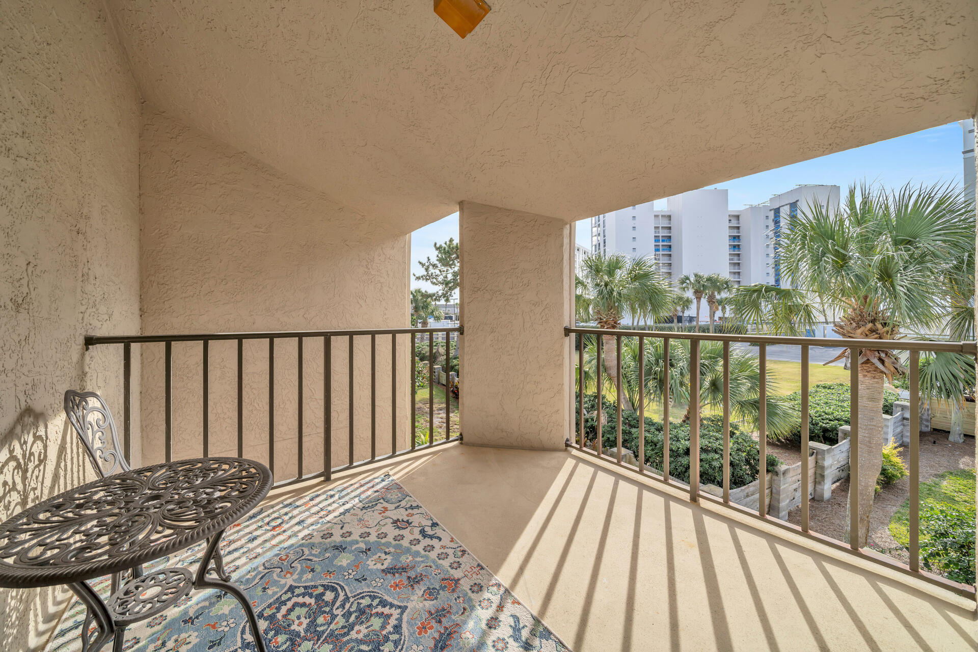 SHORELINE T/H - Residential