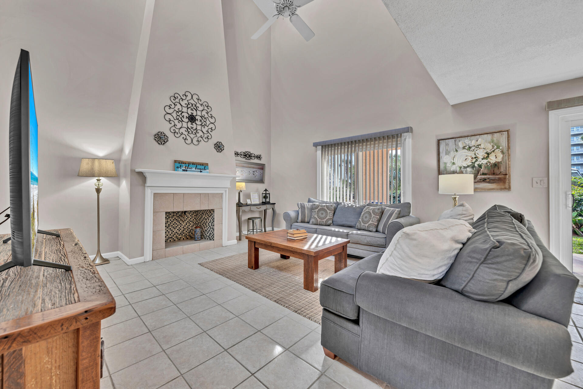 SHORELINE T/H - Residential