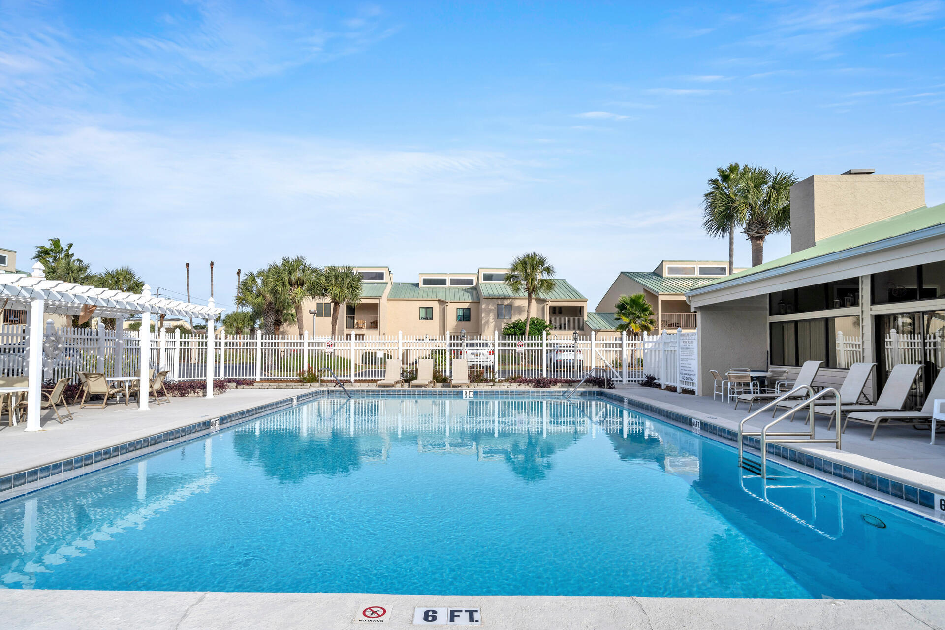 SHORELINE T/H - Residential