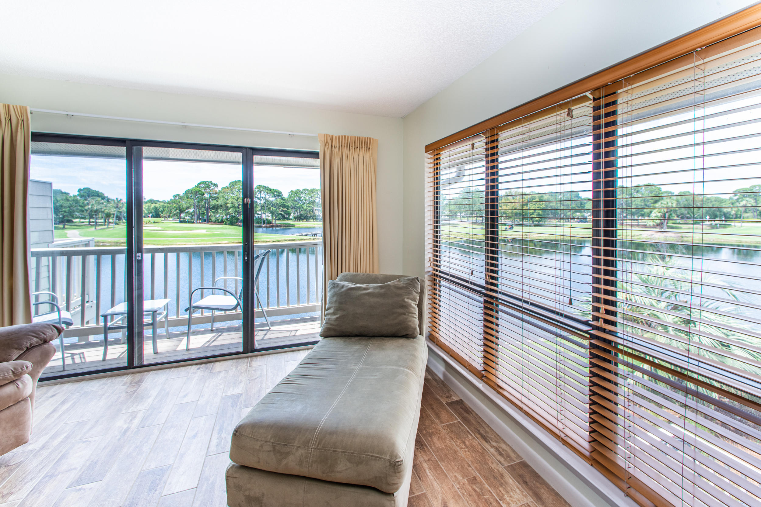 HARBOUR POINT CONDO - Residential