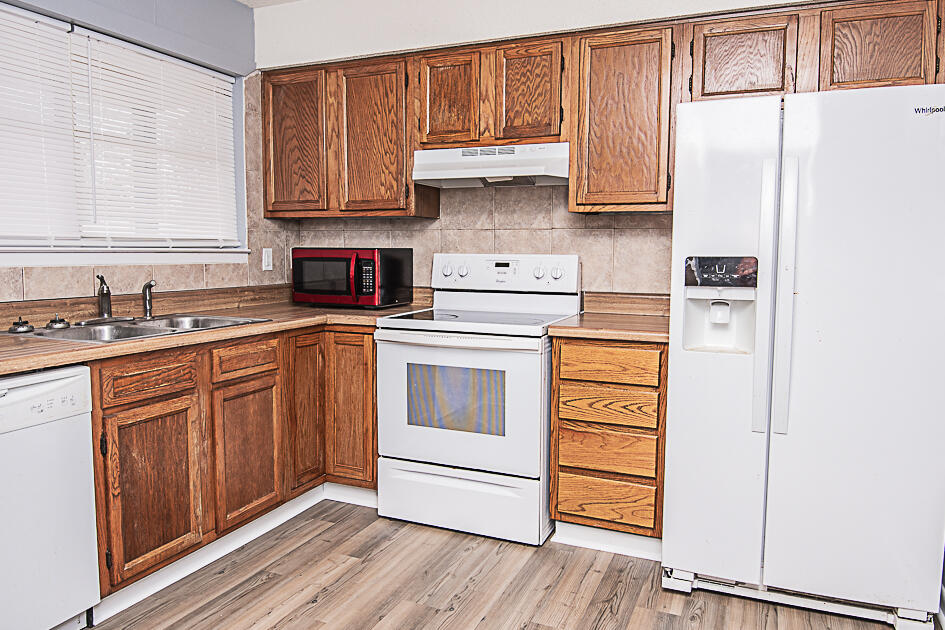 PEPPERTREE T/H - Residential Lease