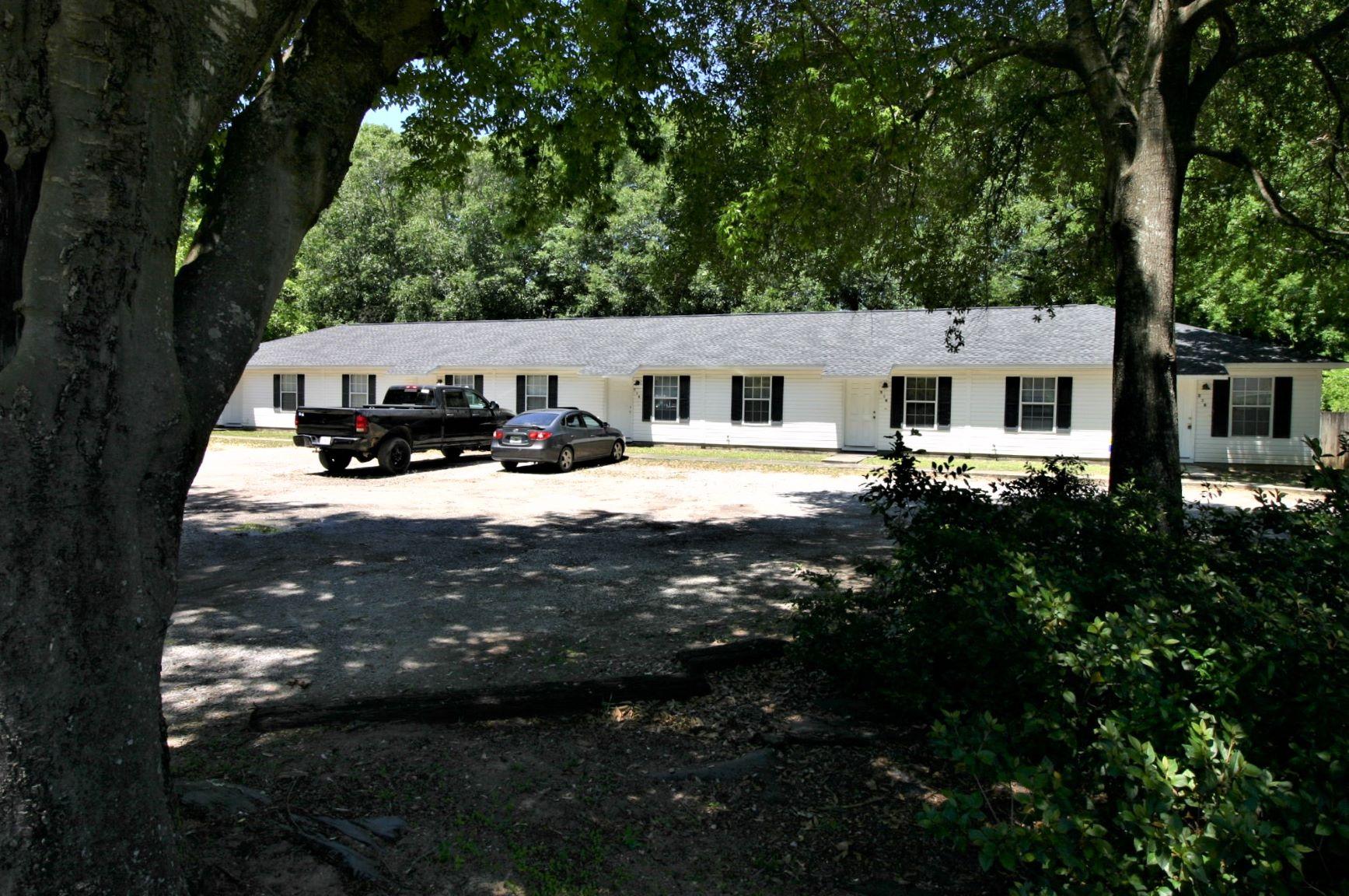 Cute apartment in central Crestview location.This home has new flooring and fresh paint and is ready for new tenants. Call today for minimum requirements. Owner changes AC filters 1st Monday of every month.